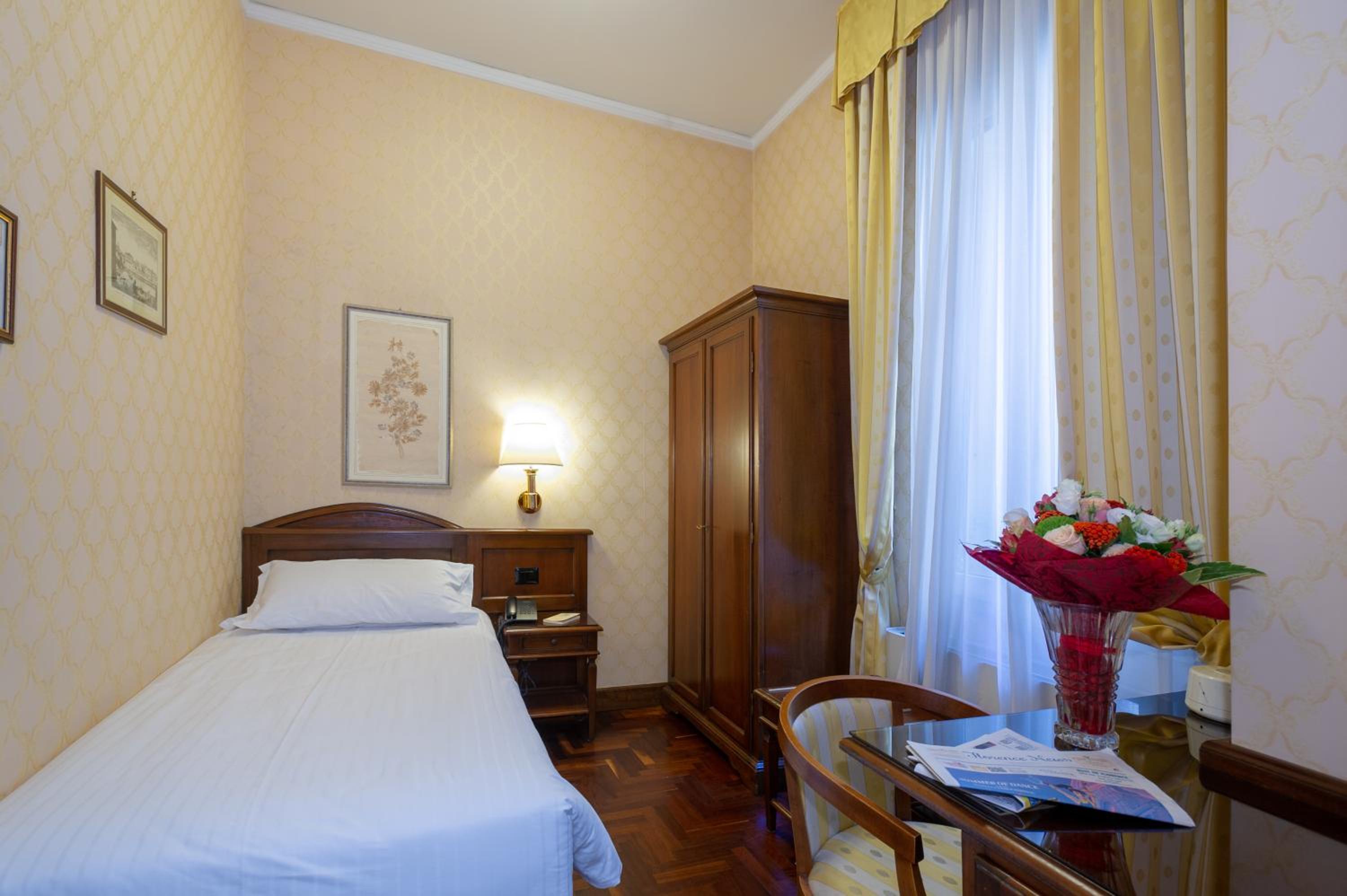 Single Room photo 2