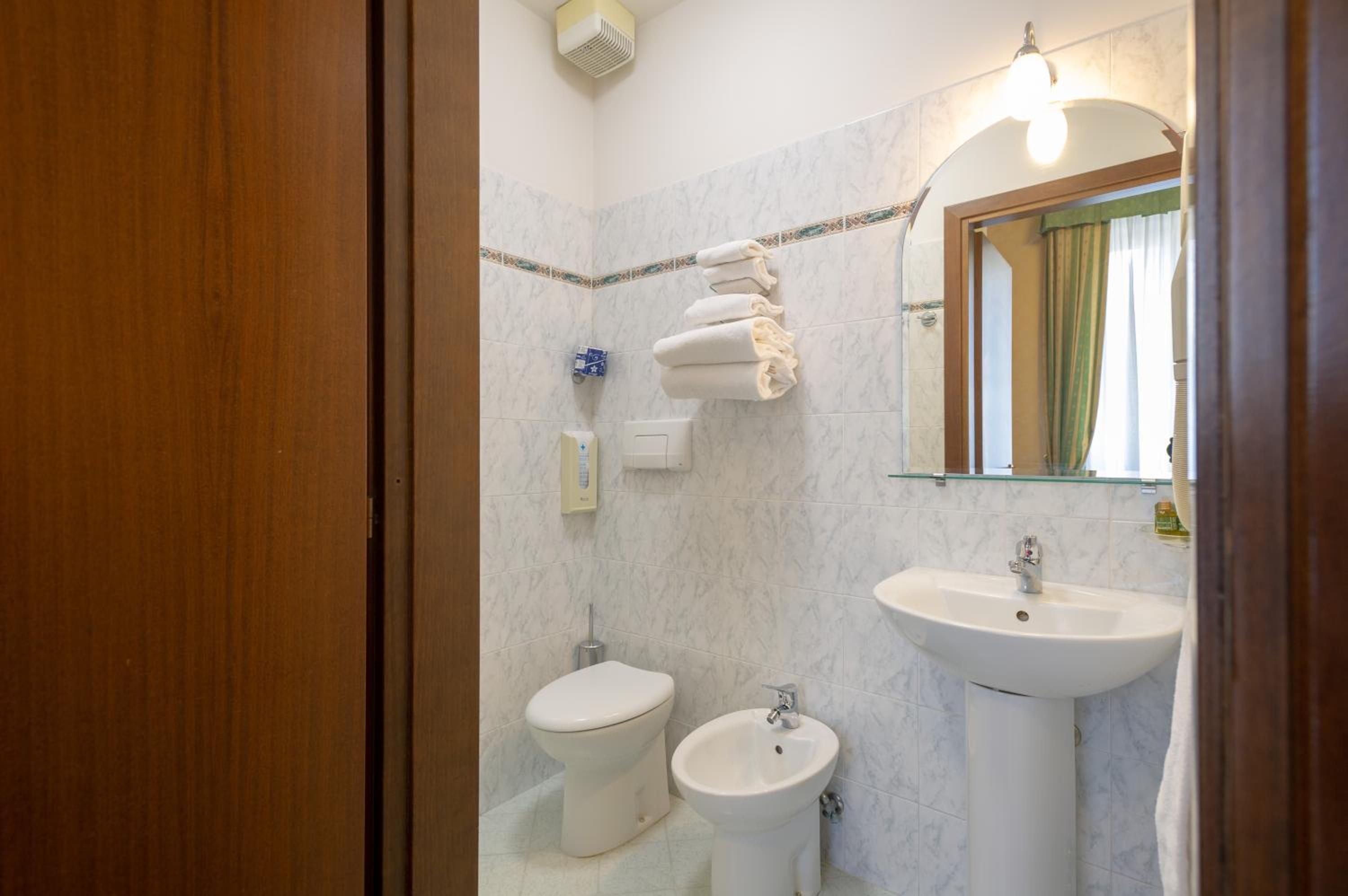 Classic Quadruple Room photo 3
