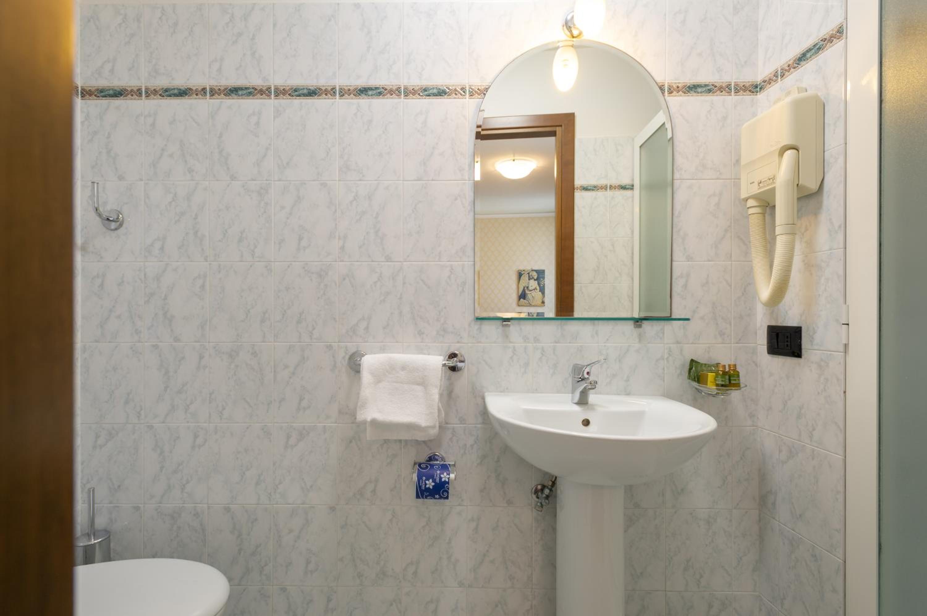 Classic Quadruple Room photo 2