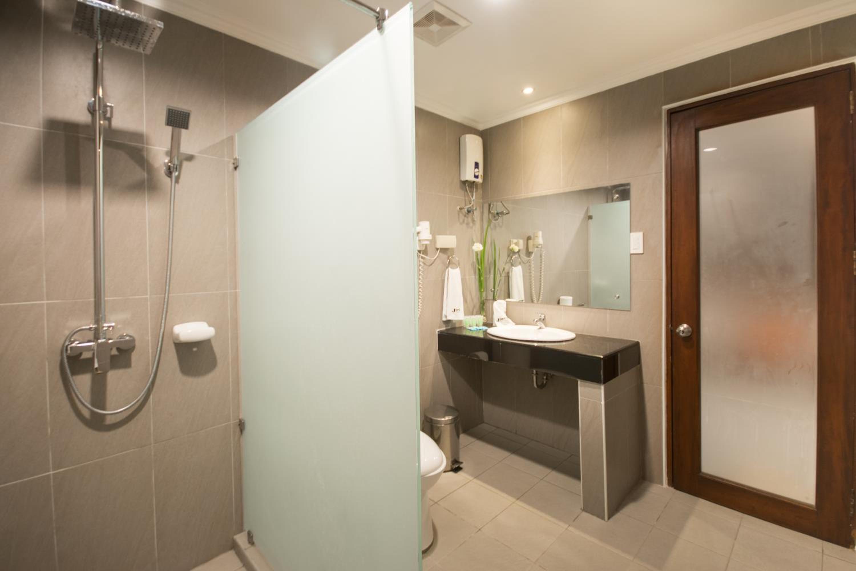 Superior Quadruple Room - Photo 11