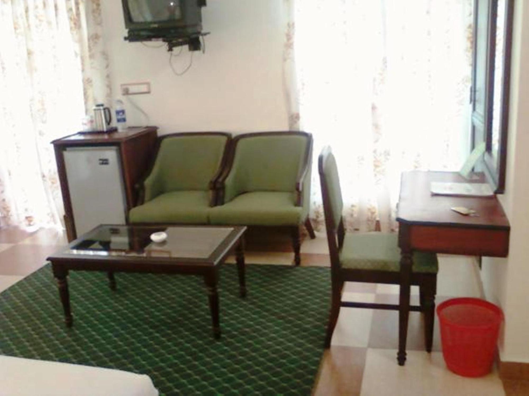Double or Twin Room with Beach View - Photo 1