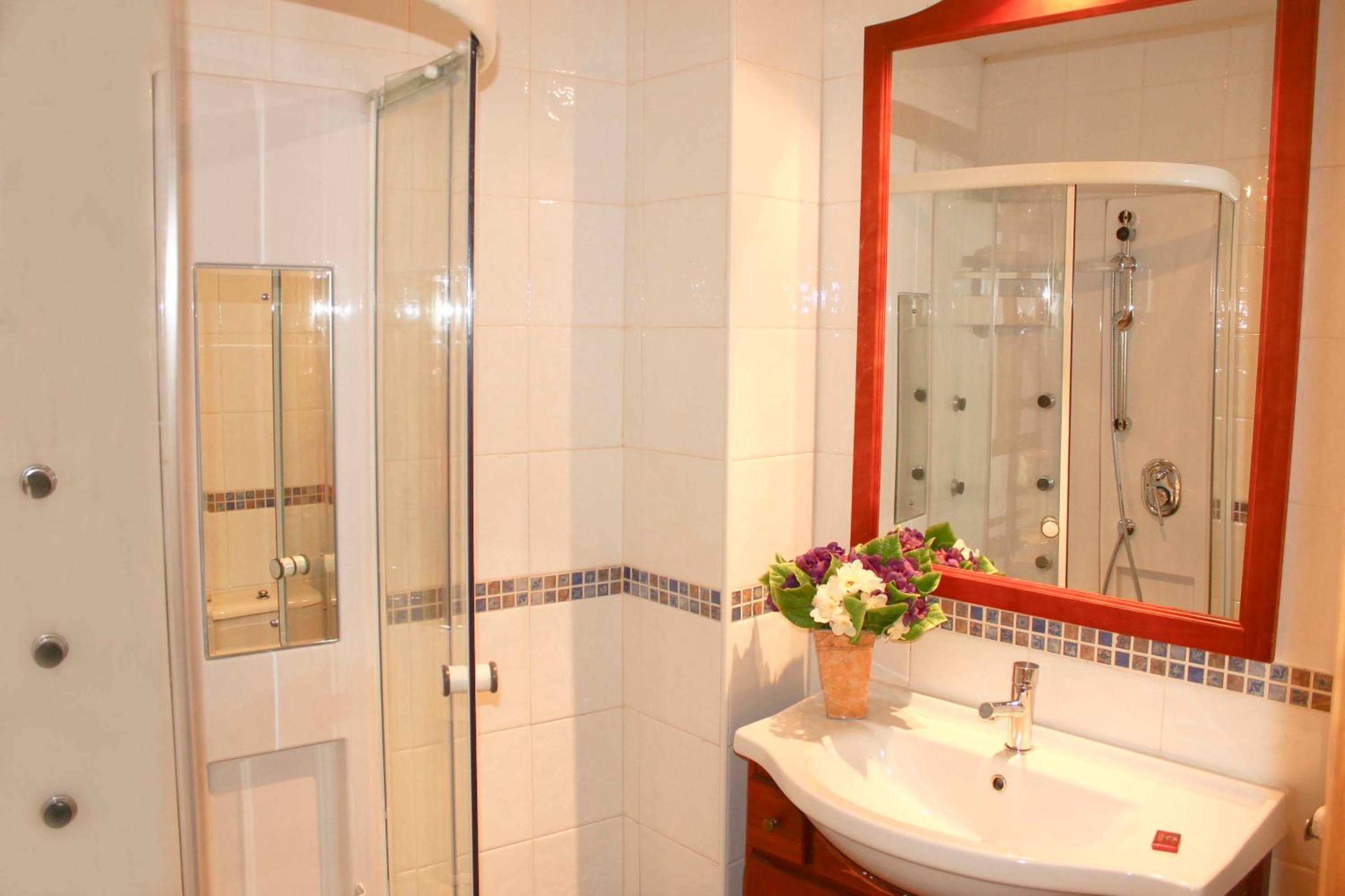 Double or Twin Room - Photo 6