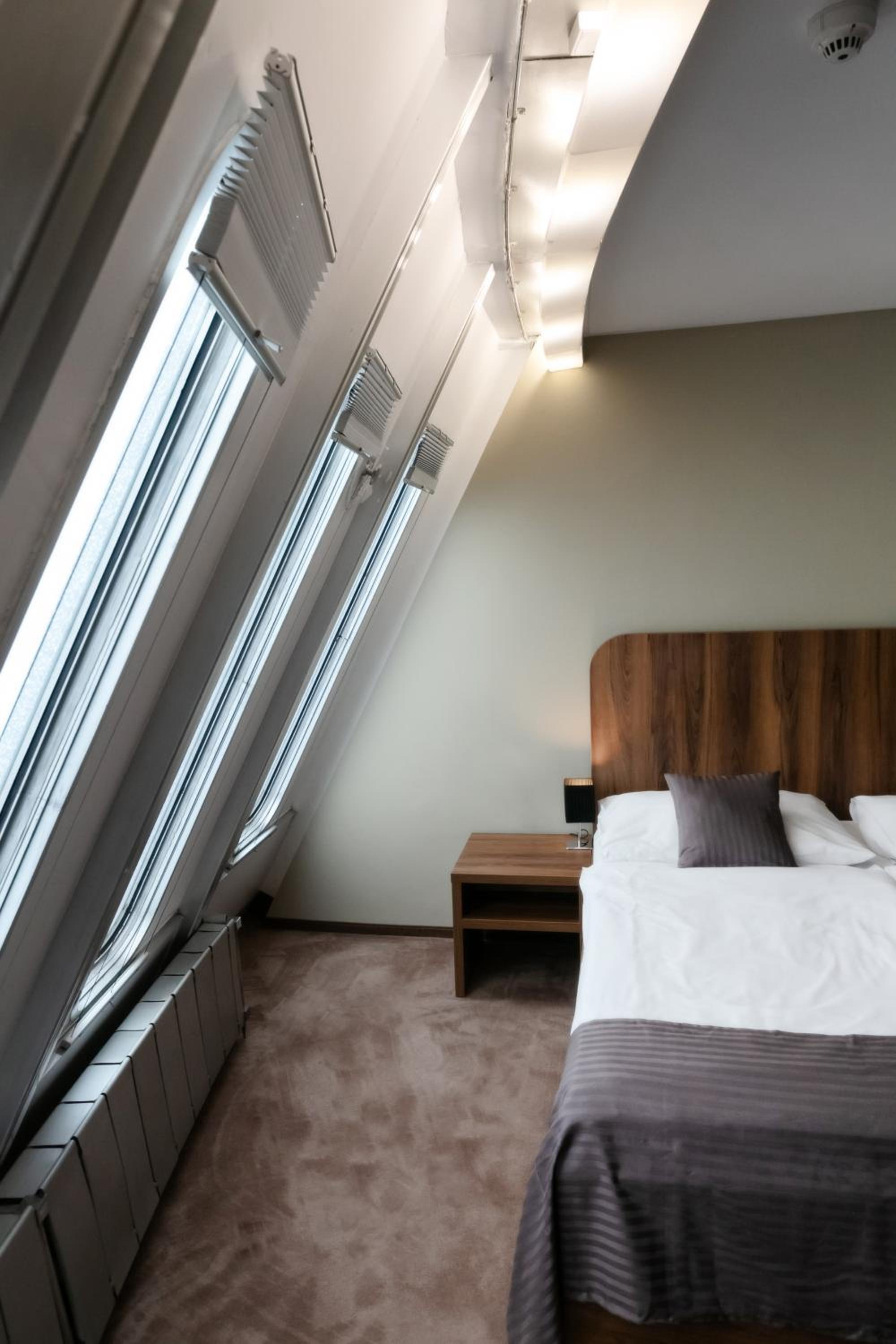 Economy Double Room with Shared Bathroom photo 2