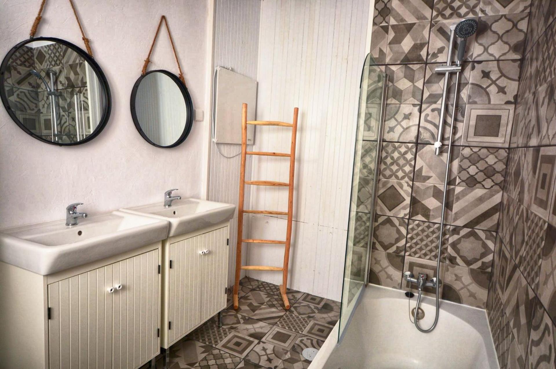 Double or Twin Room with Private External Bathroom - Photo 22
