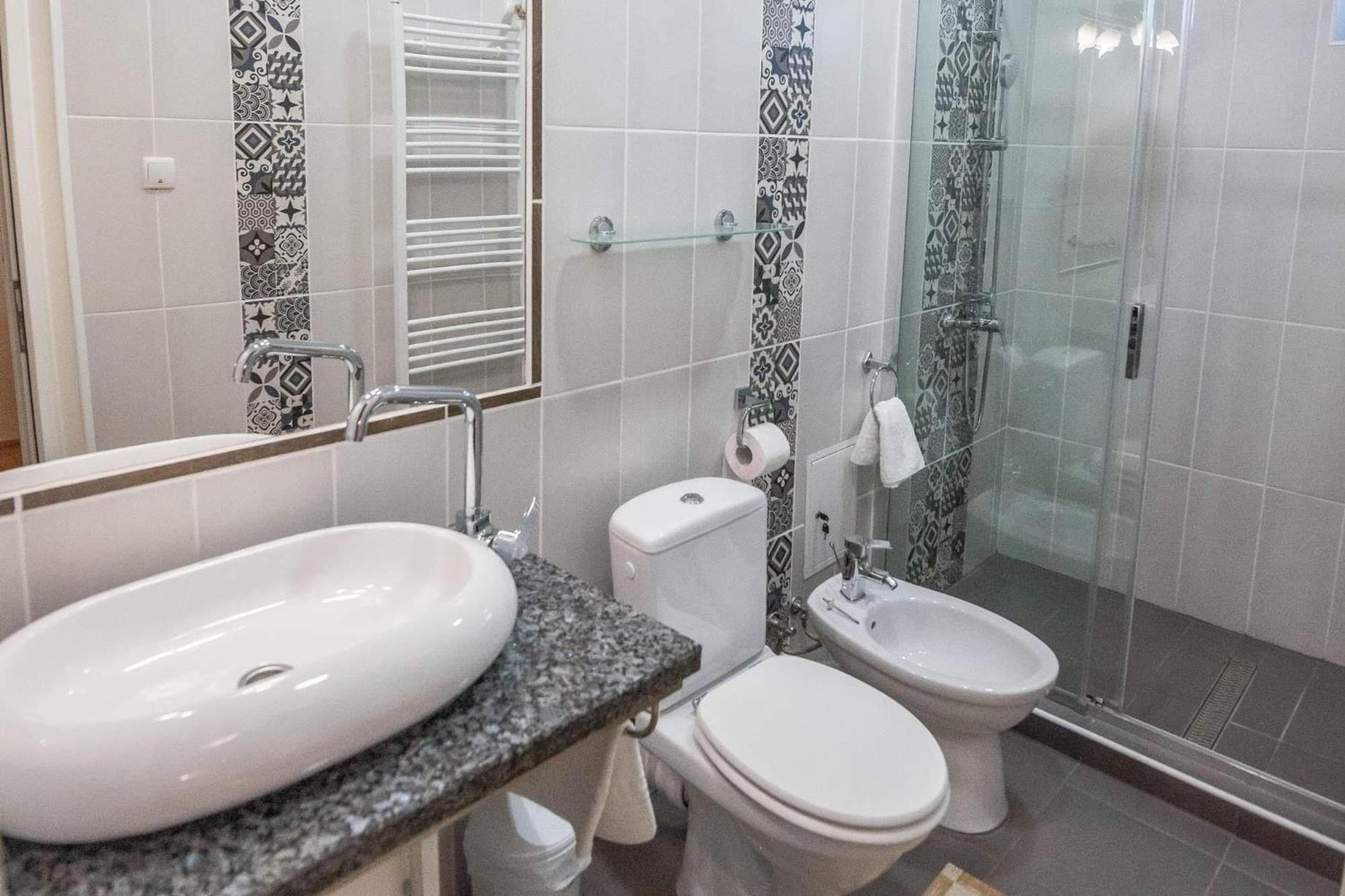Small Double Room - Photo 5