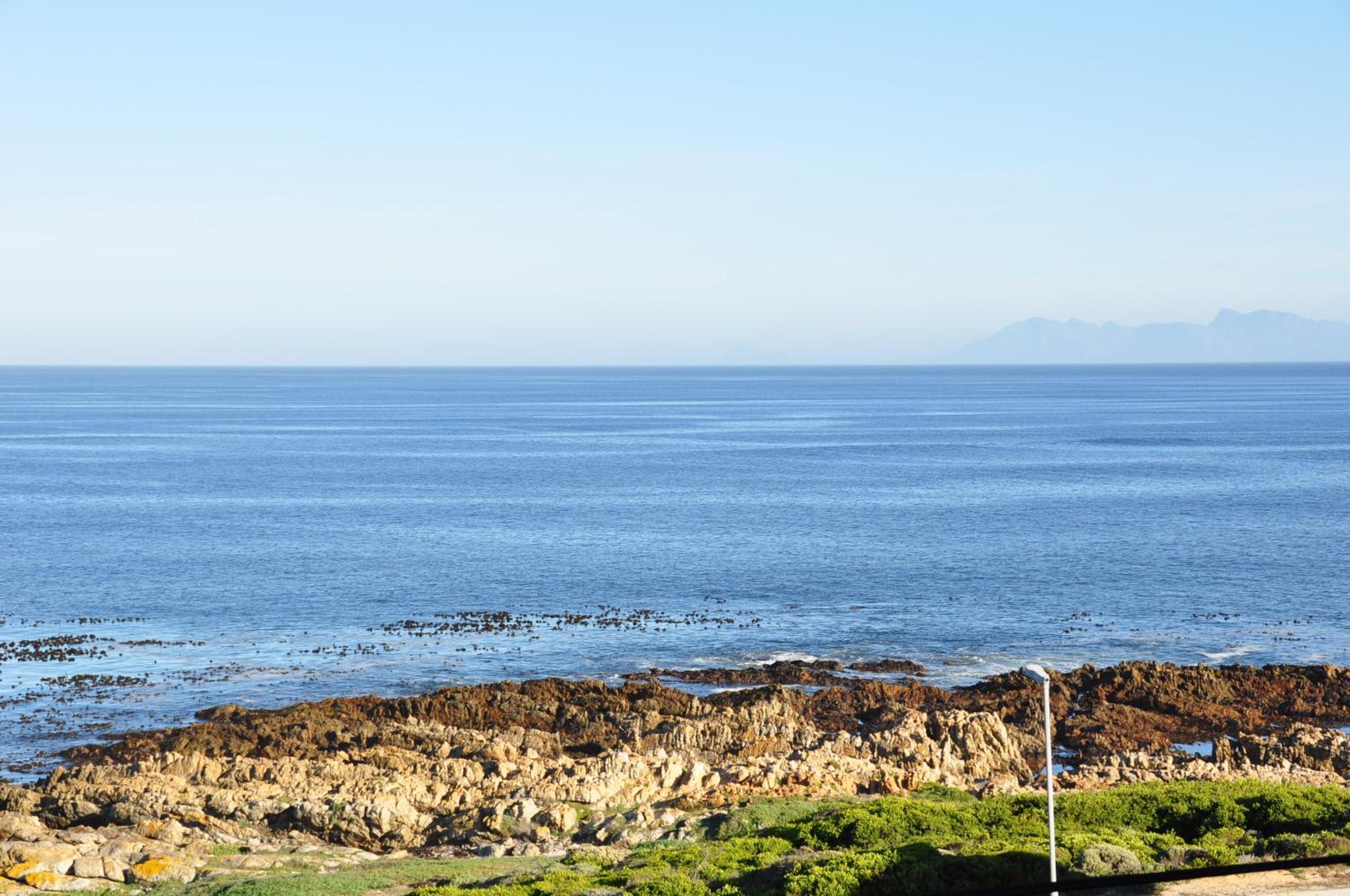 Deluxe Double Room with Balcony and Sea View - Photo 8