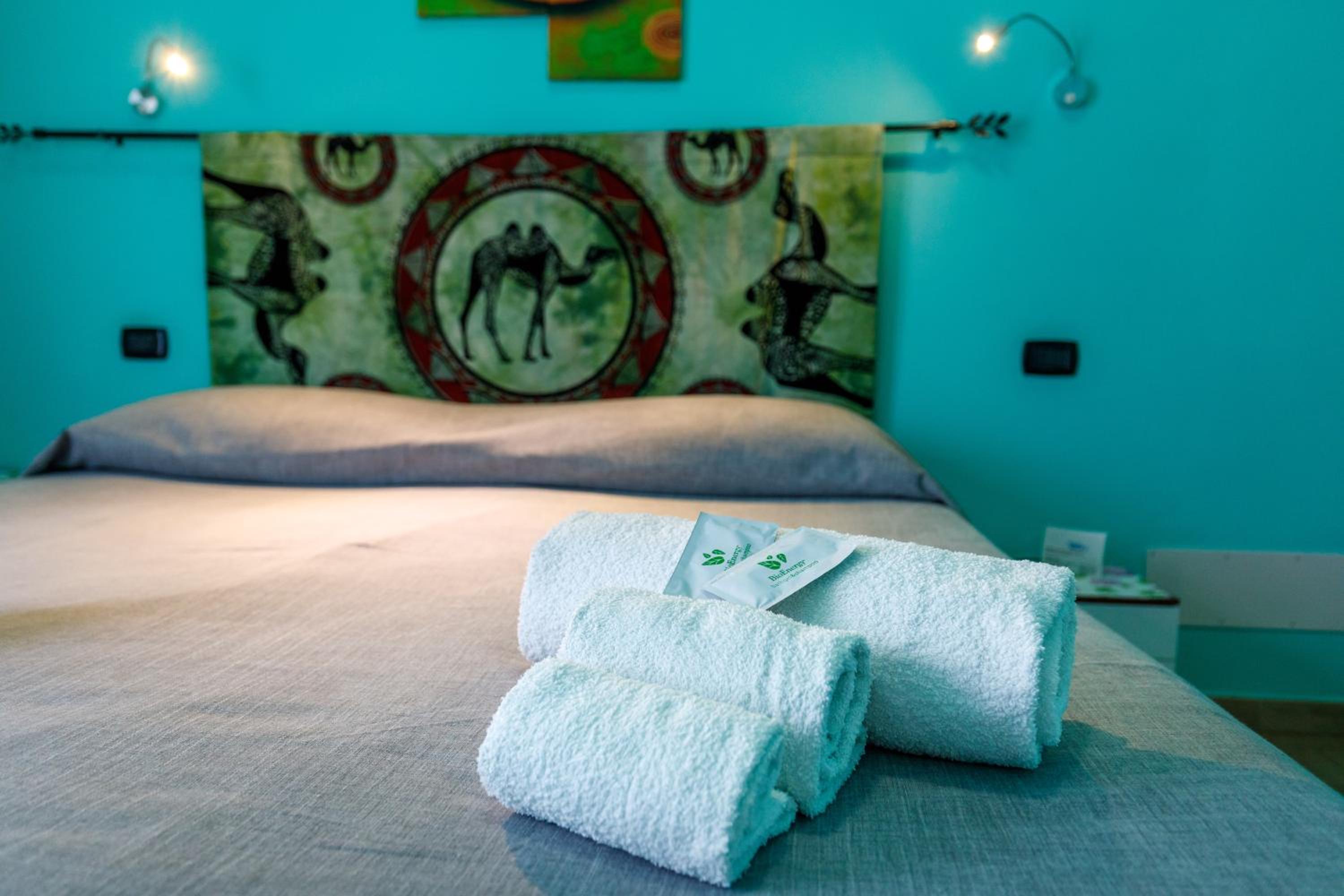 Double Room with Private Bathroom - Photo 9