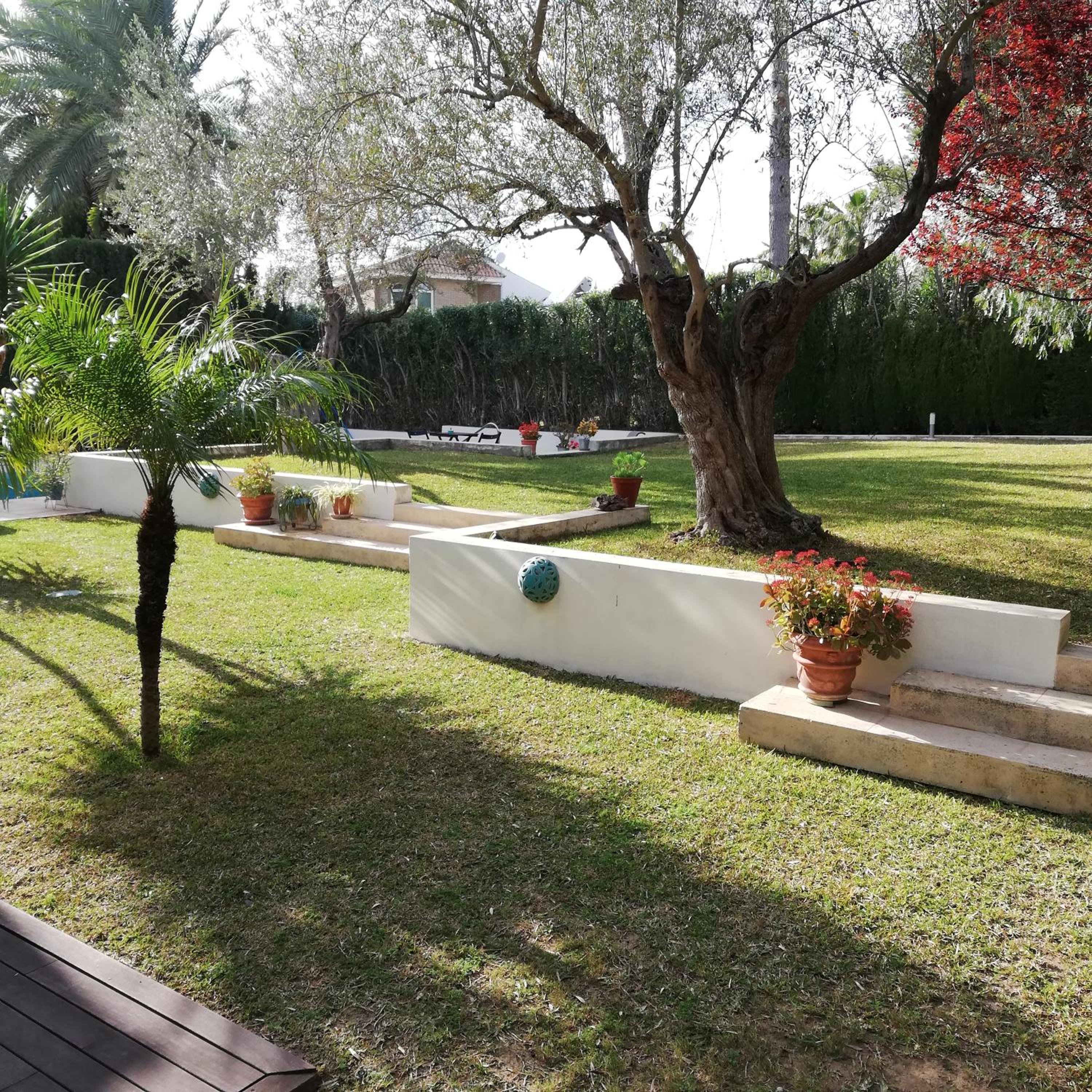 Six-Bedroom House - Photo 115