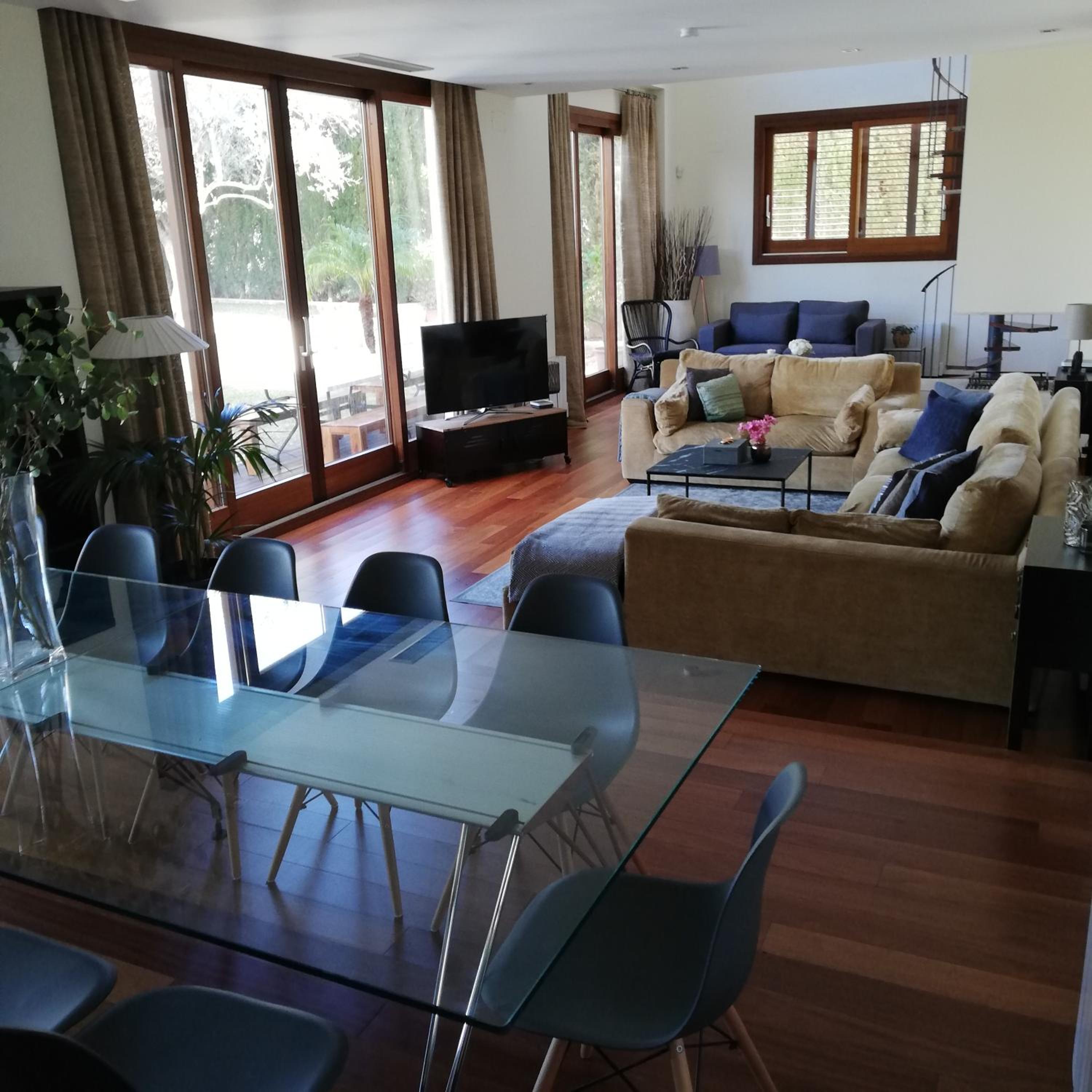 Six-Bedroom House - Photo 114