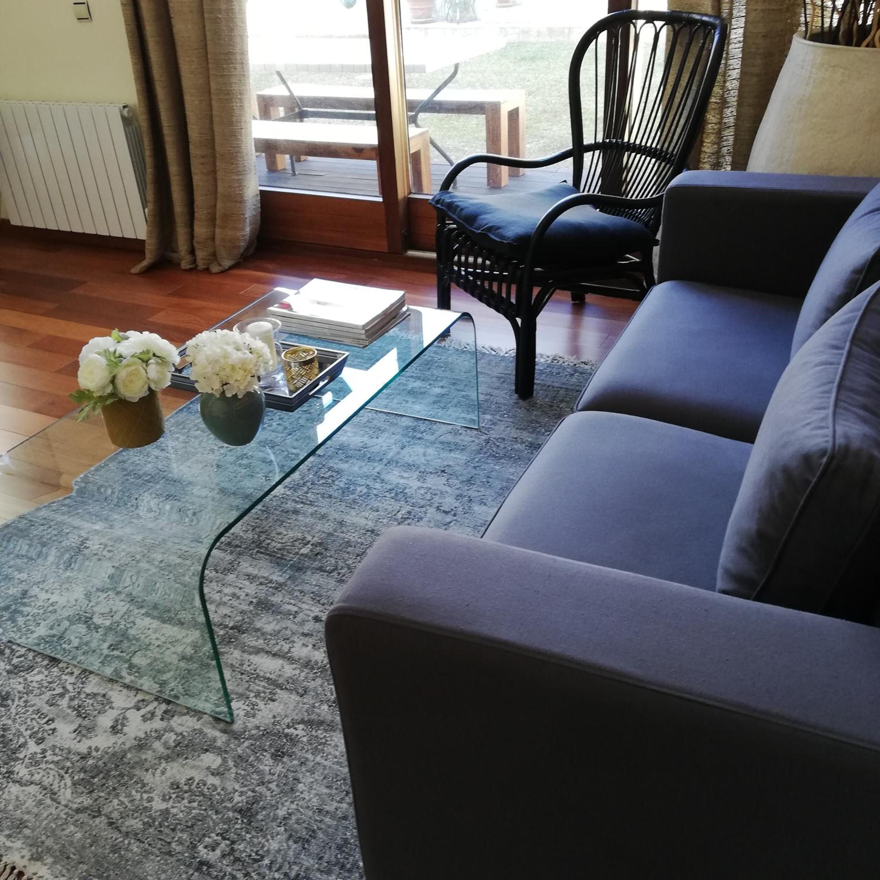 Six-Bedroom House - Photo 2