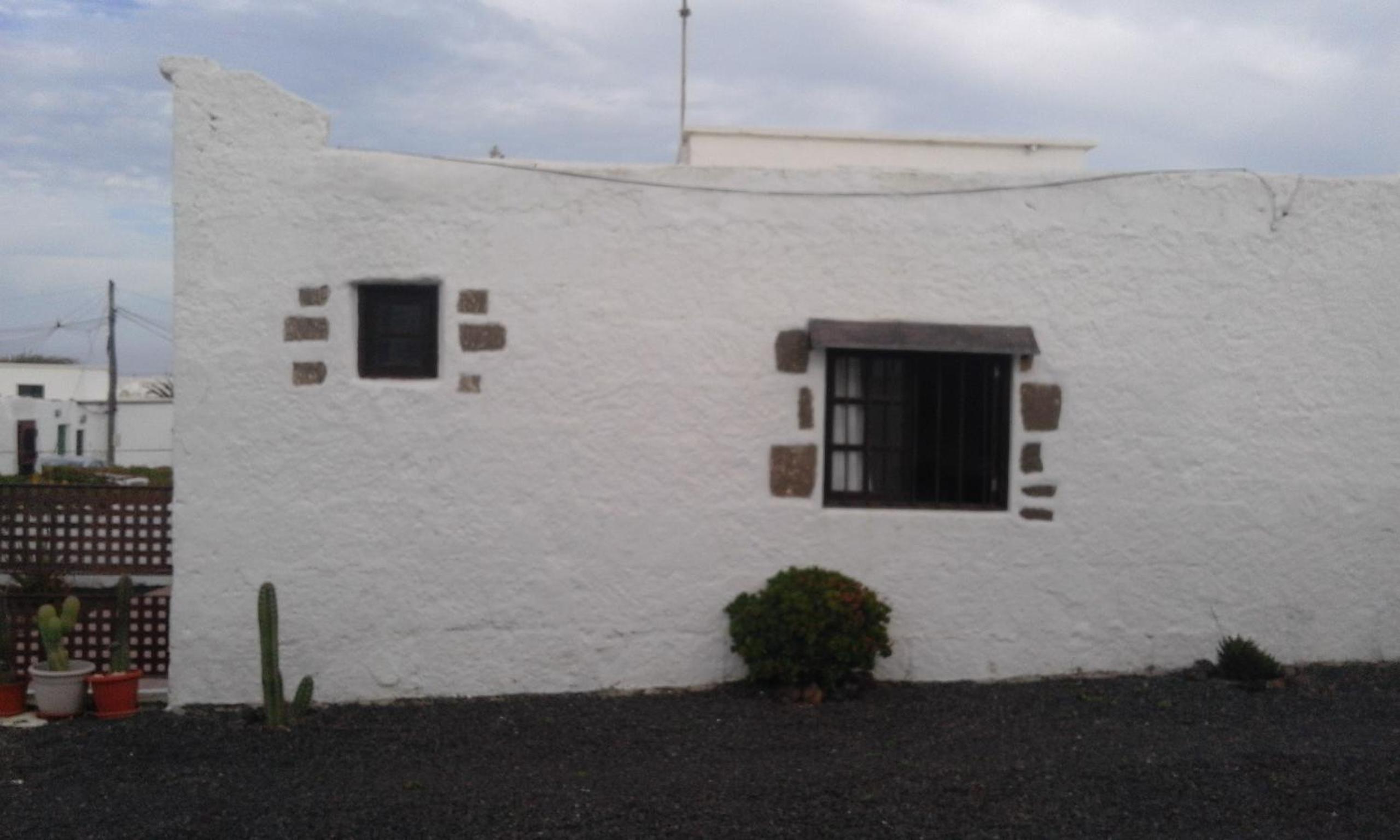 Three-Bedroom House photo 2