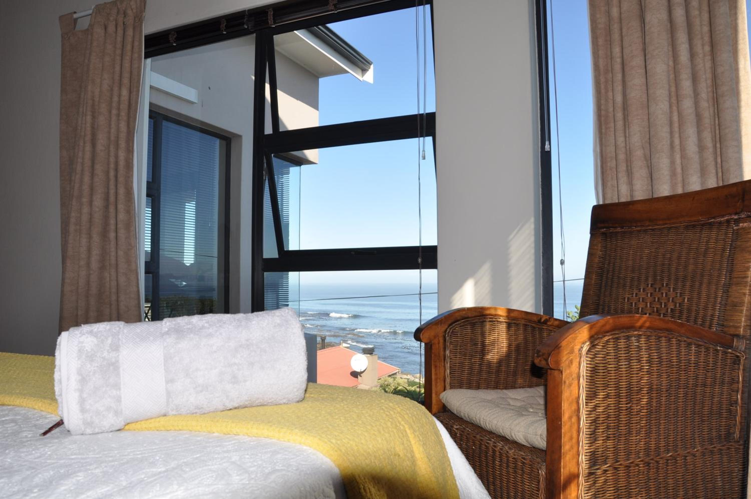 Deluxe Double Room with Sea View - Photo 15