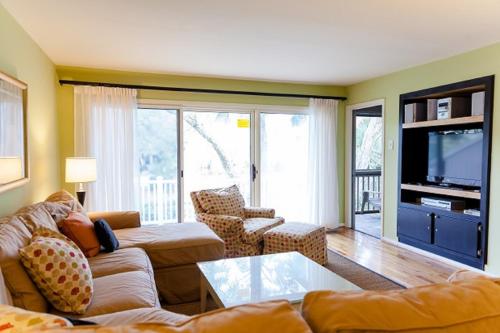 Two-Bedroom Apartment with Resort View