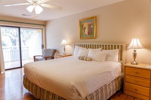 One-Bedroom Apartment with Resort View