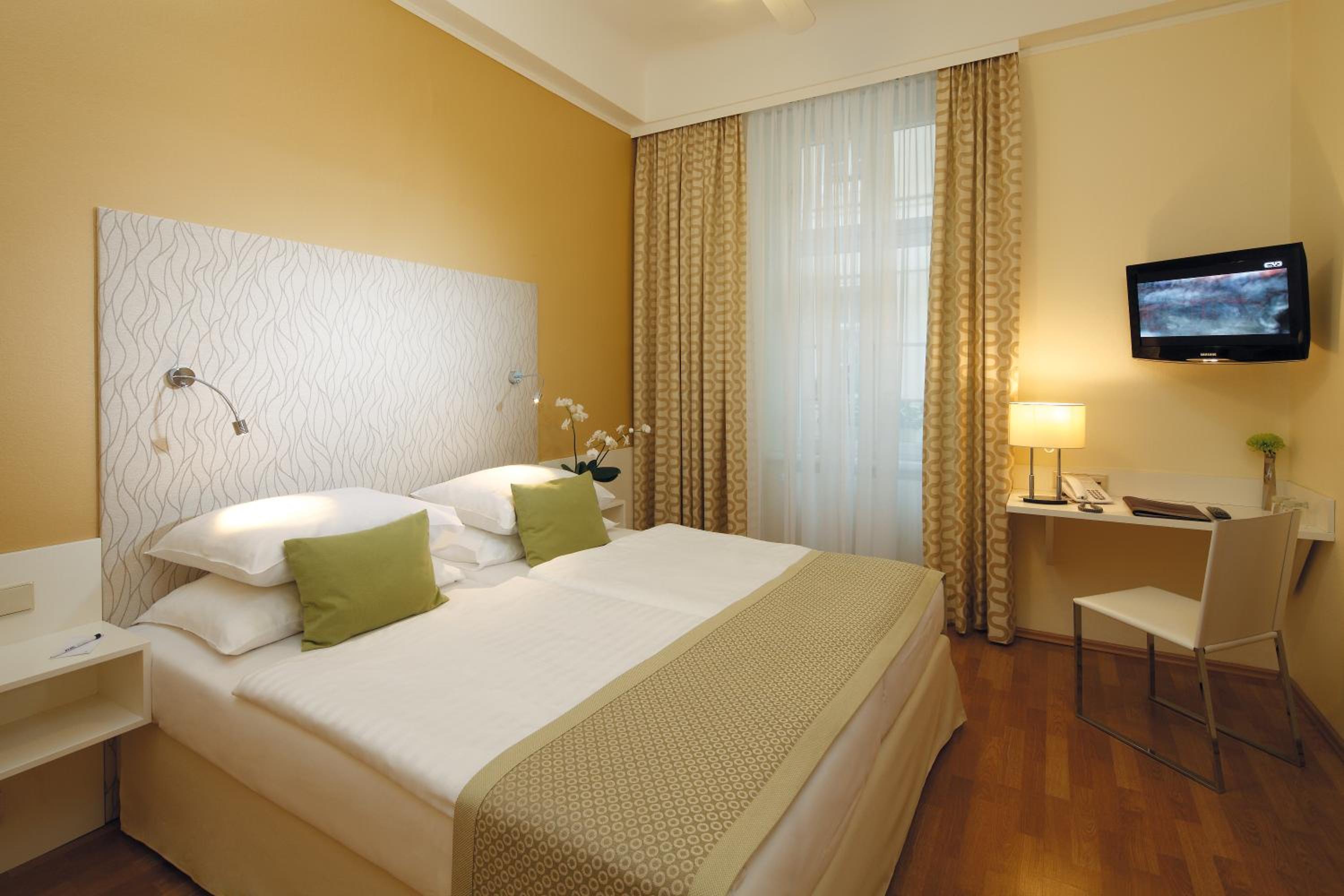 Economy Double Room photo 1