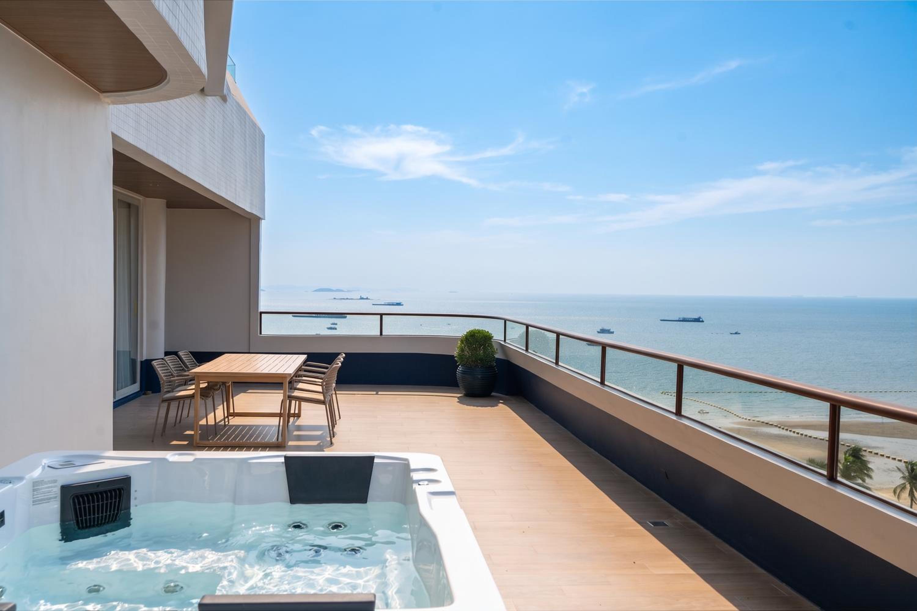 The Cruise Penthouse A photo 2