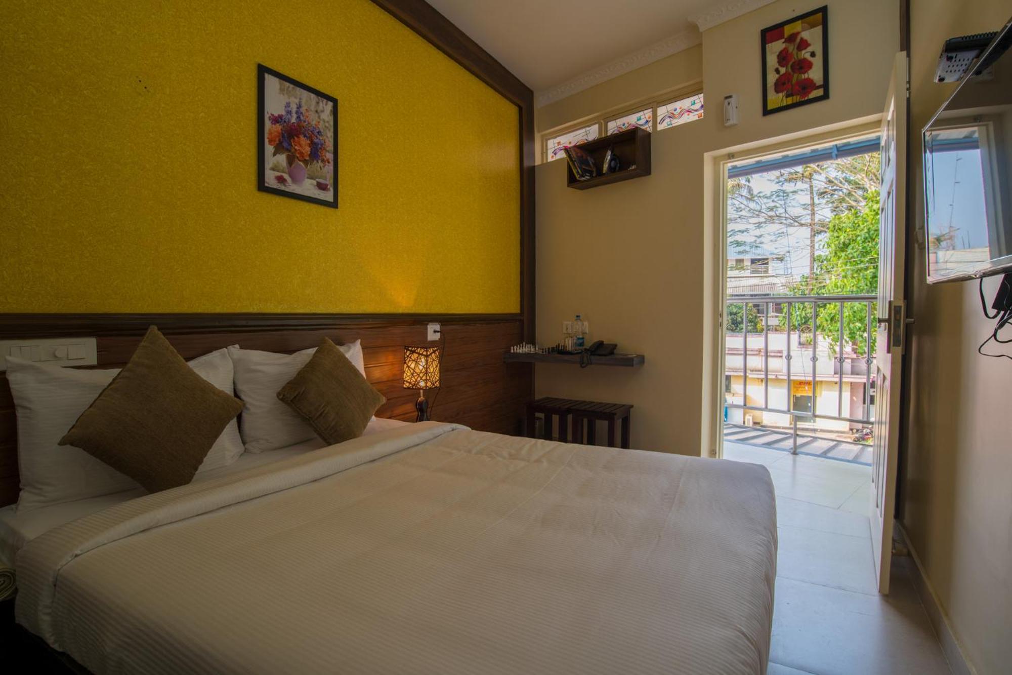 Deluxe Double Room (2 Adults + 1 Child) - Photo 6