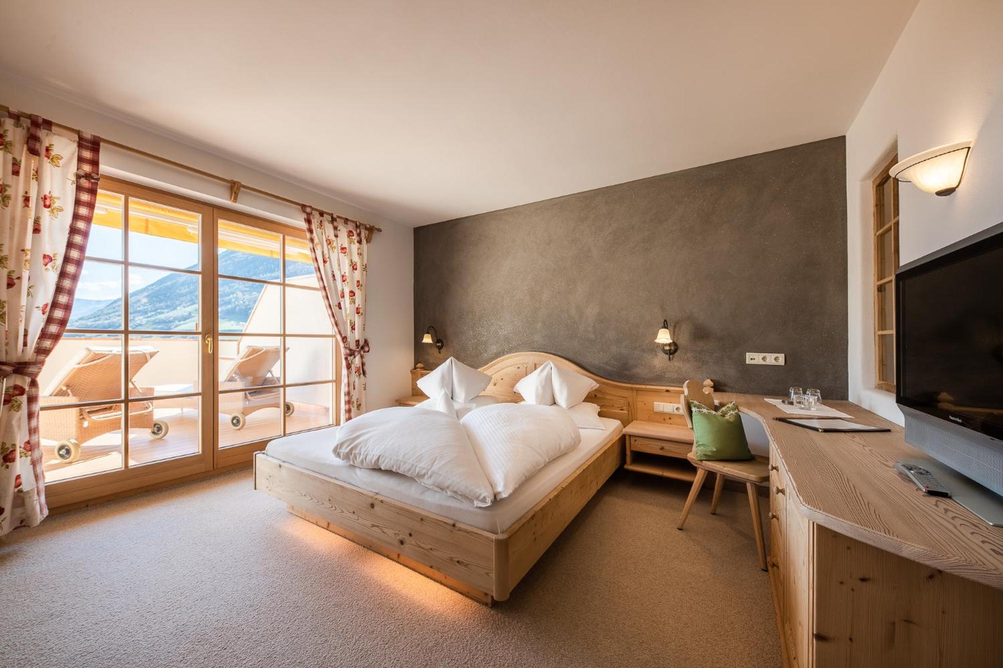 Deluxe Double Room with Balcony - Photo 1