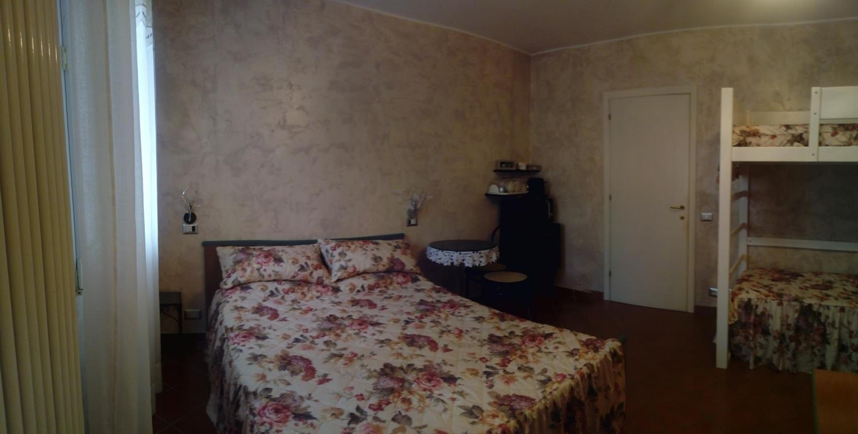 Quadruple Room with Garden View - Photo 2