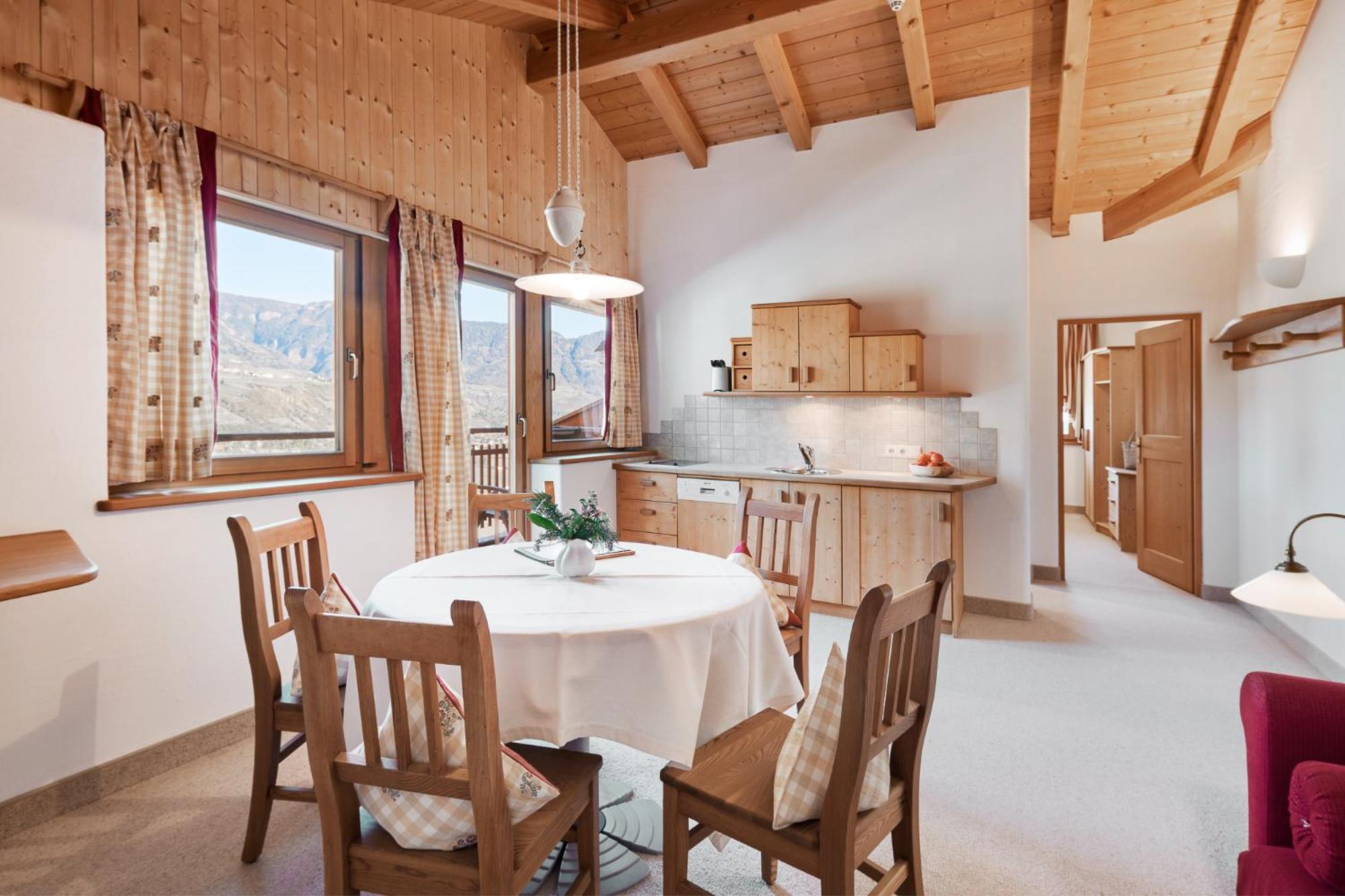 Junior Suite with Balcony - Photo 2