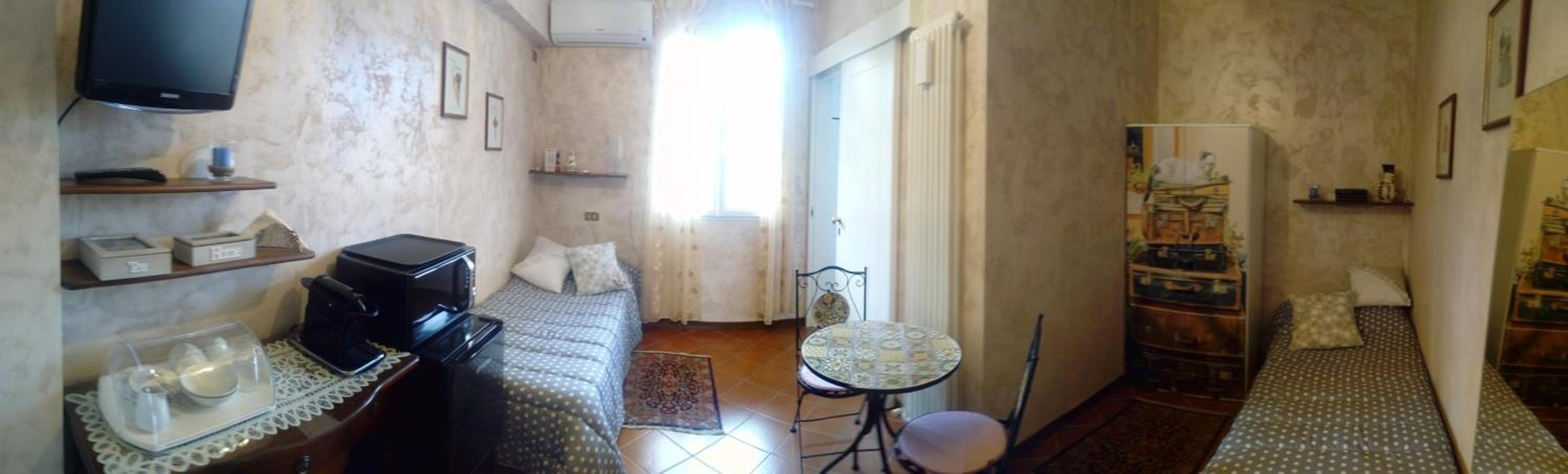 Twin Room - Photo 2