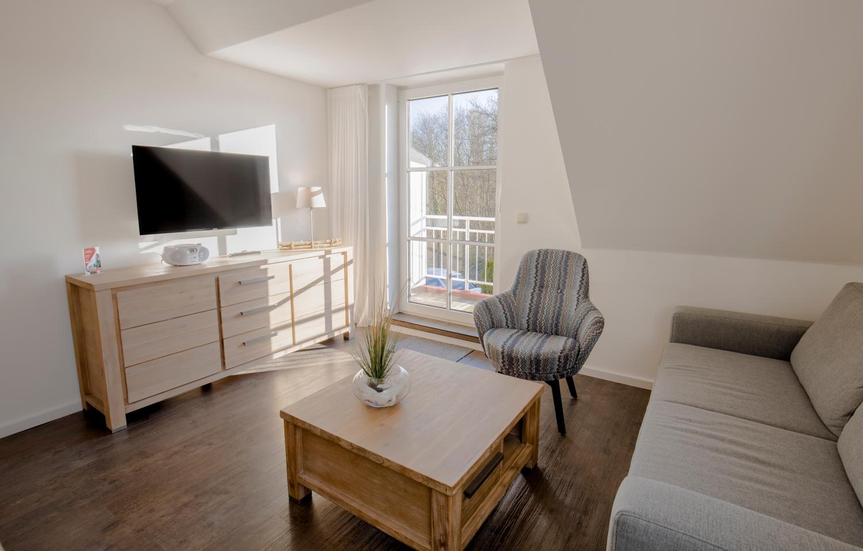 Apartment with Balcony photo 2
