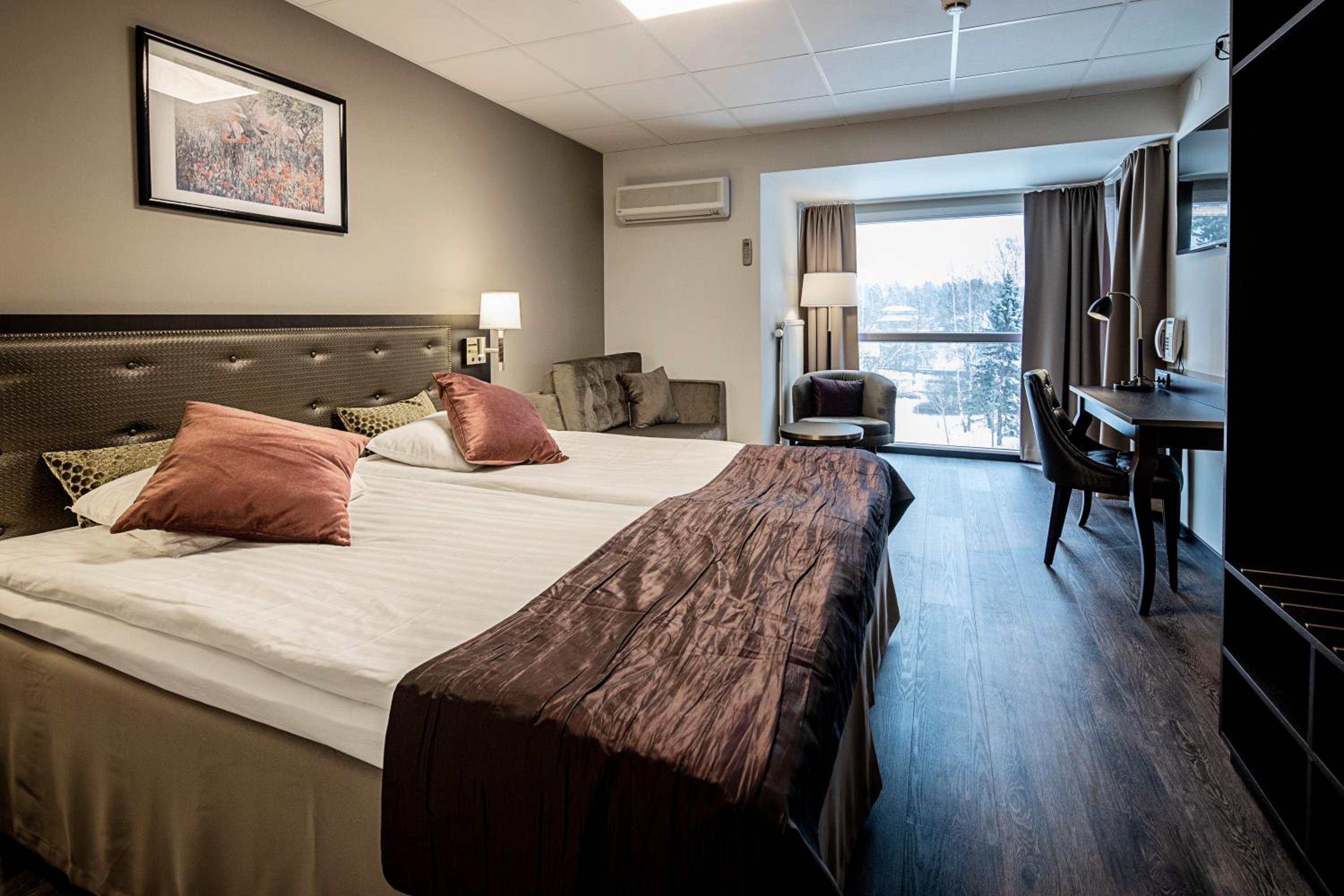 Standard double with chair bed - Photo 1