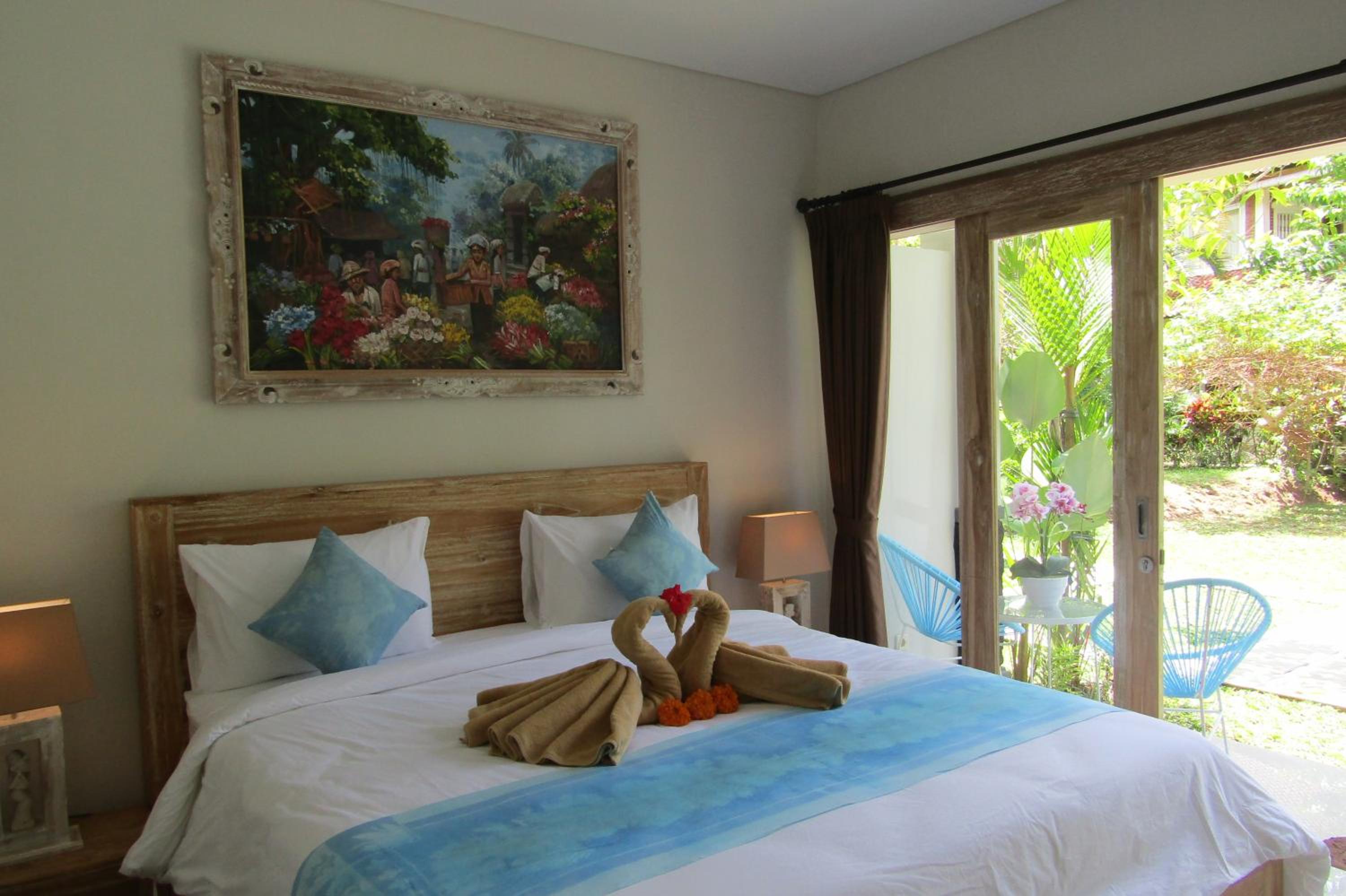Deluxe Queen Suite - Photo 11