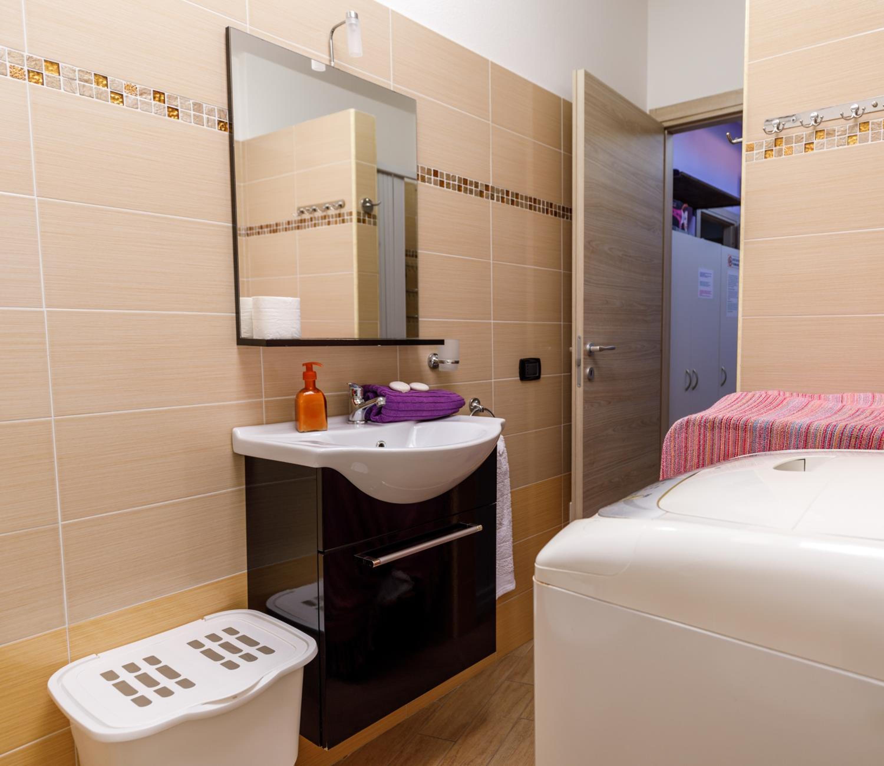 Double Room - Photo 12