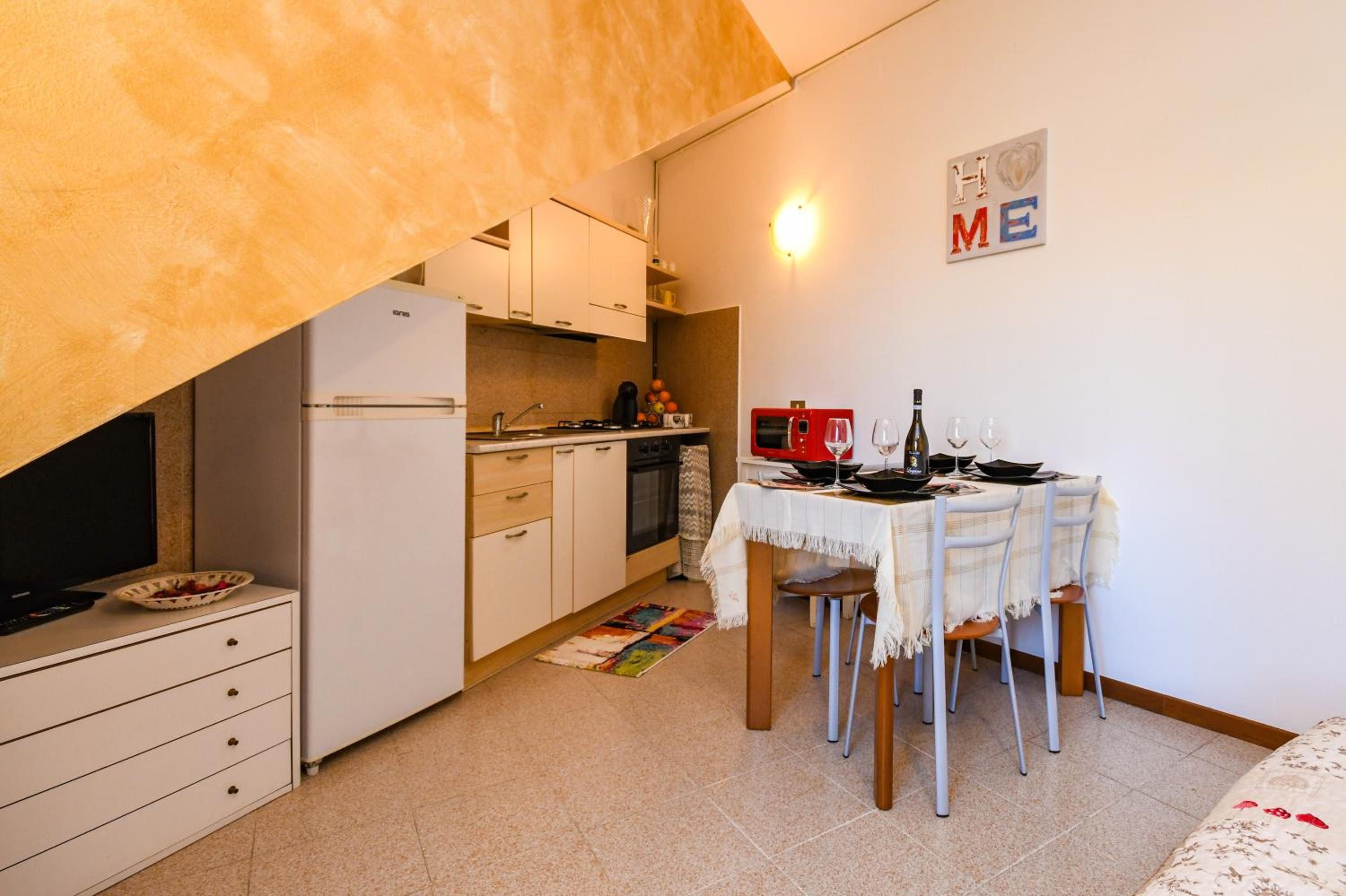 One-Bedroom Apartment - Photo 8