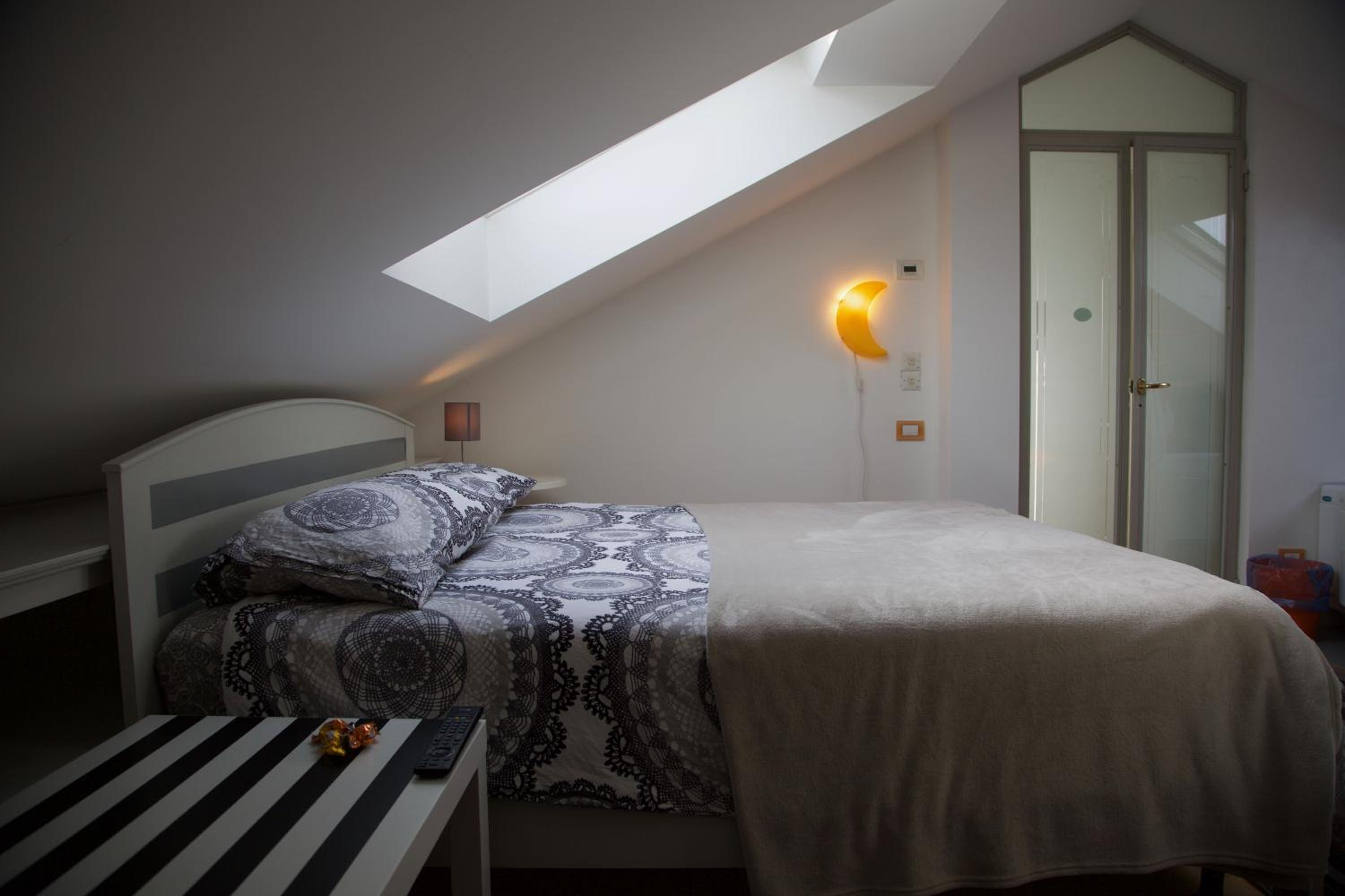 Double Room with Spa Bath photo 3