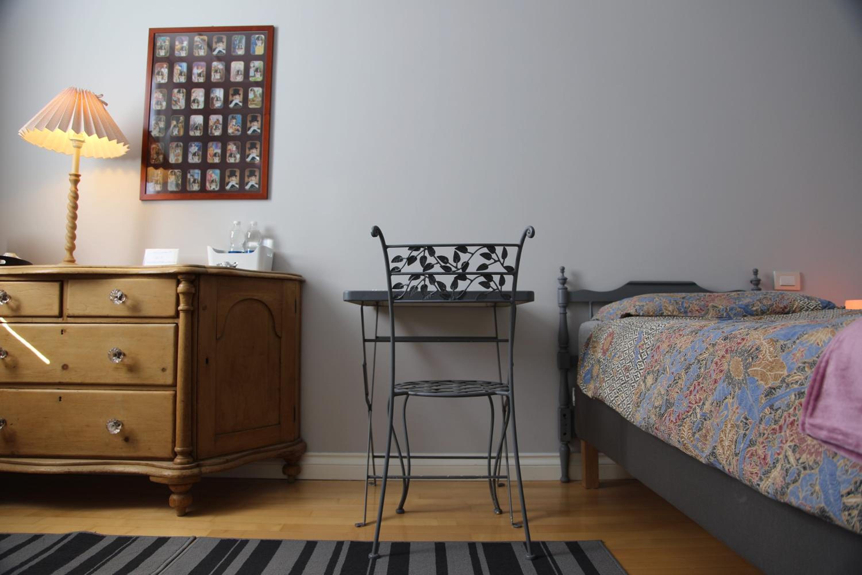 Single Room with Private Bathroom photo 2