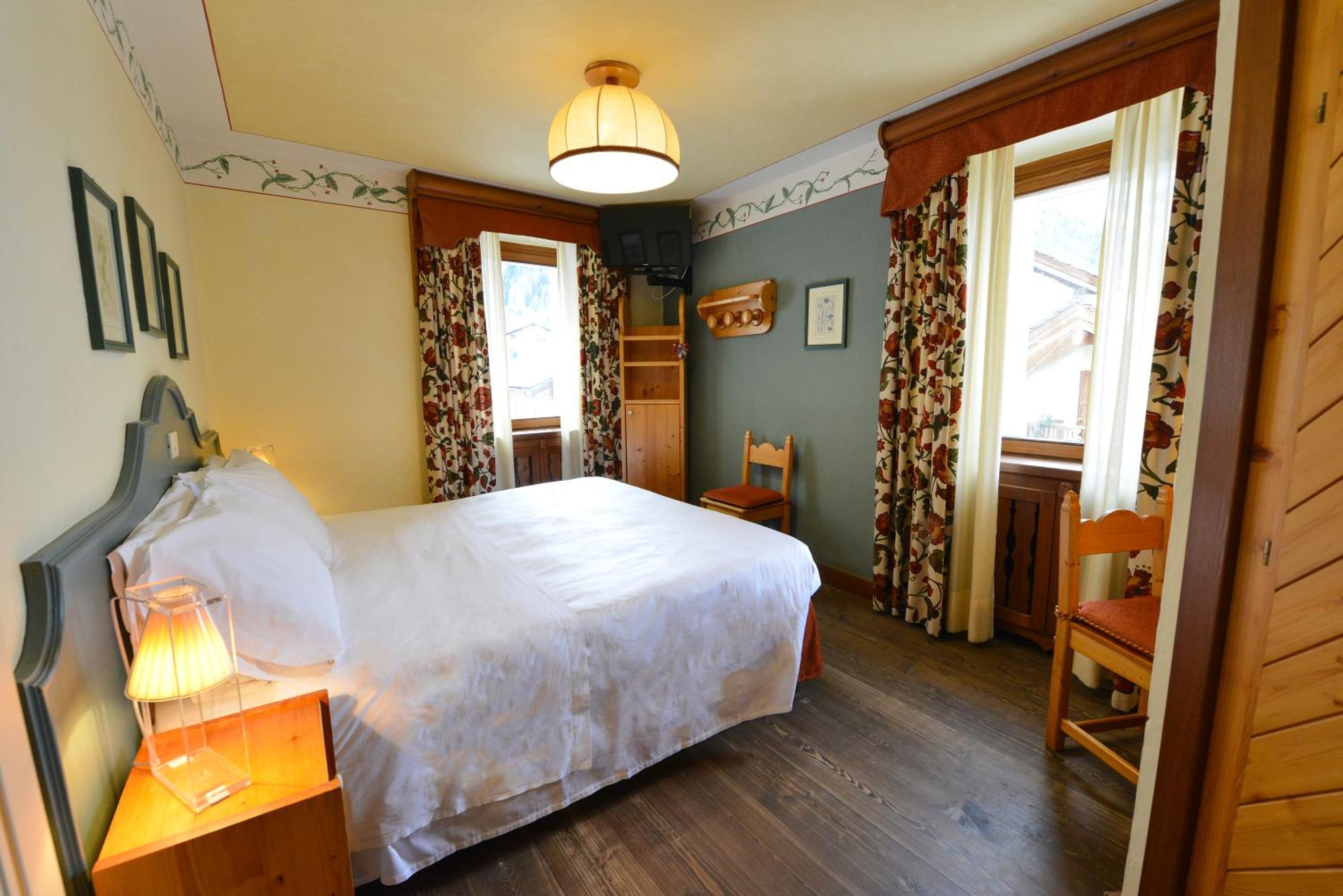 Double Room with Balcony - Photo 1