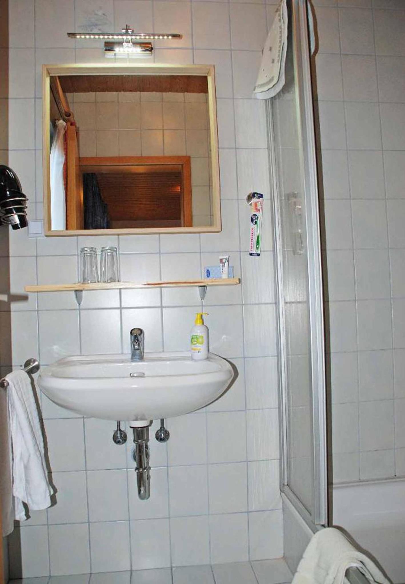 Standard Twin Room photo 2