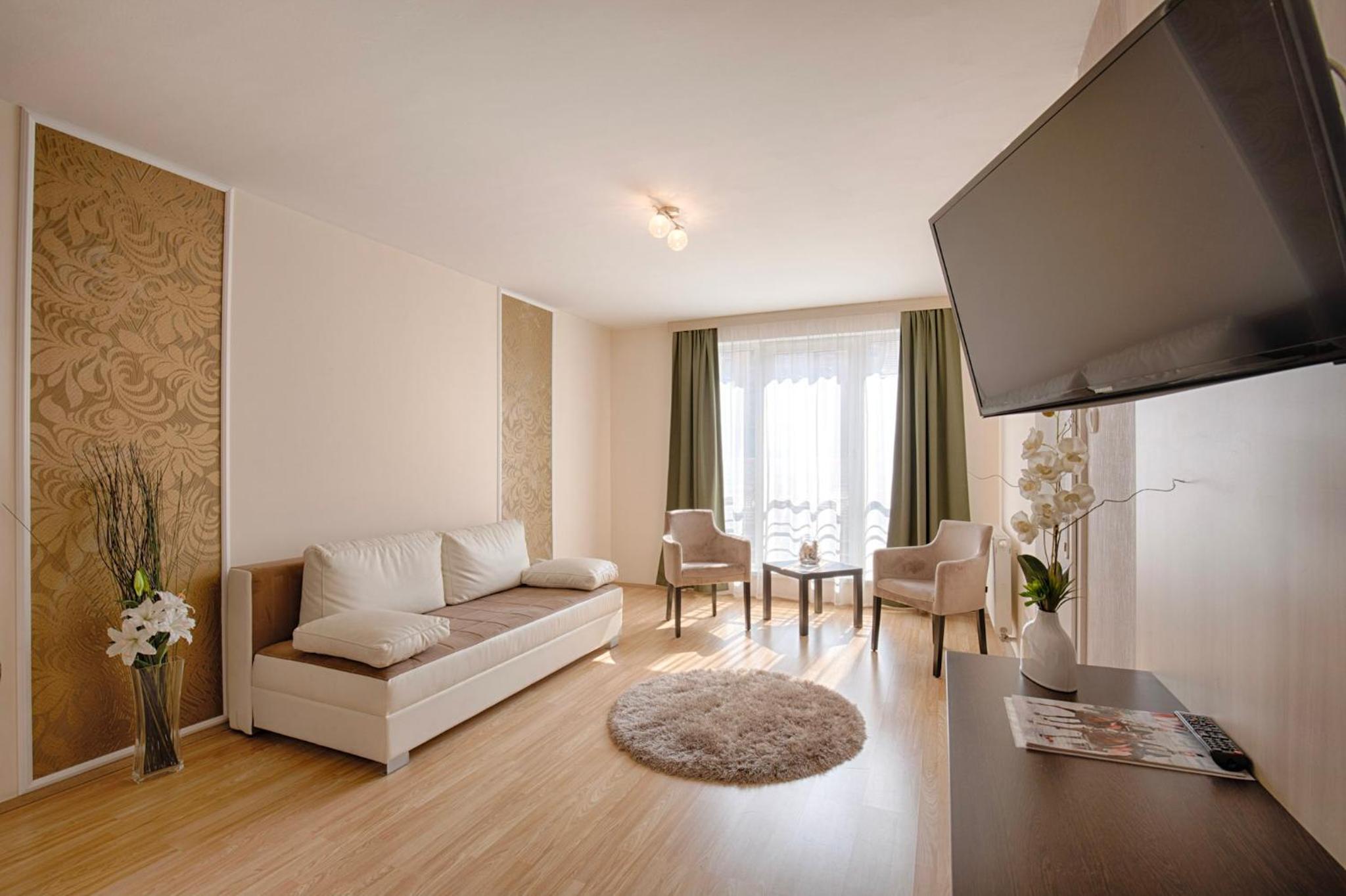 Executive Suite - Photo 1