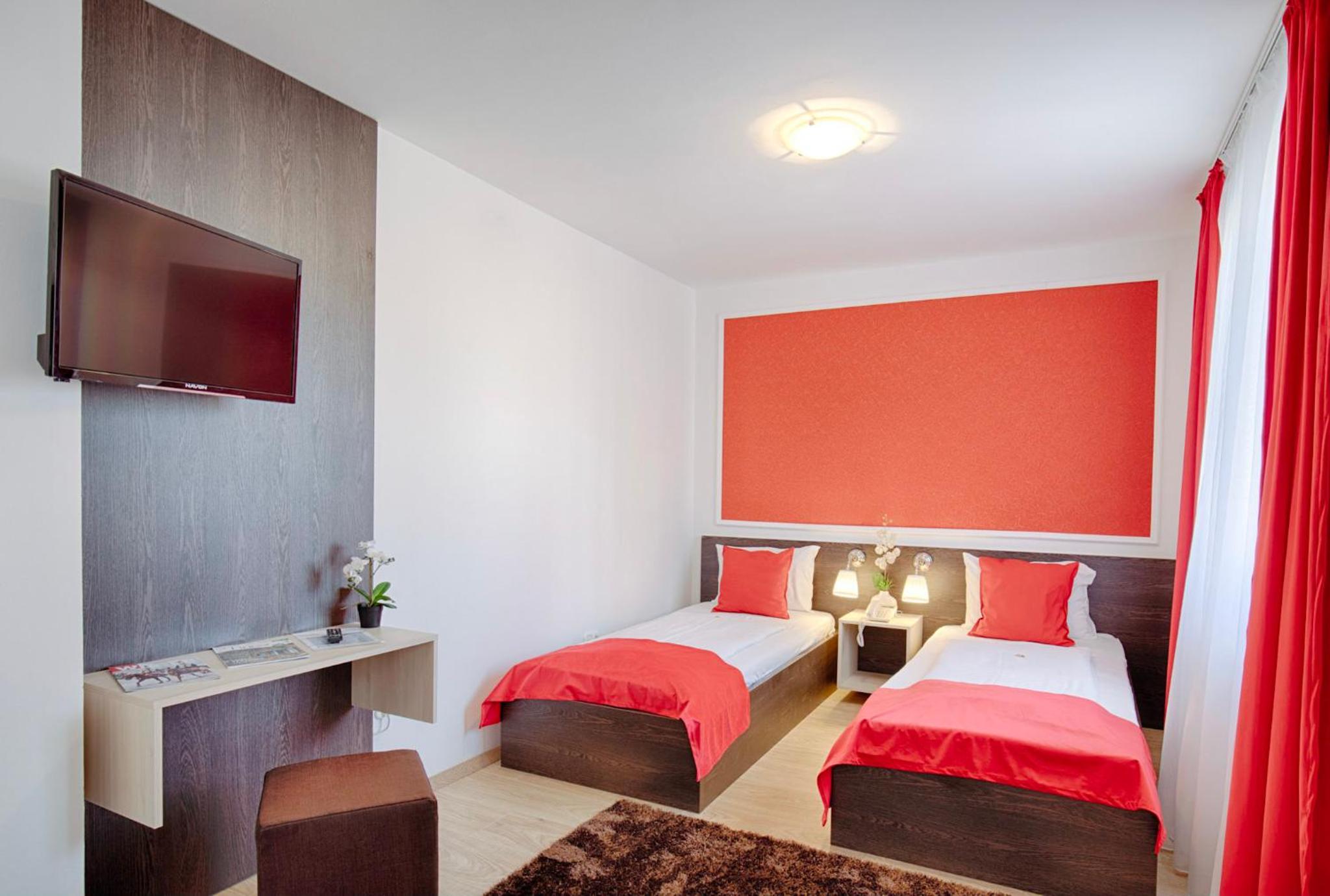 Small Double or Twin Room - Photo 15
