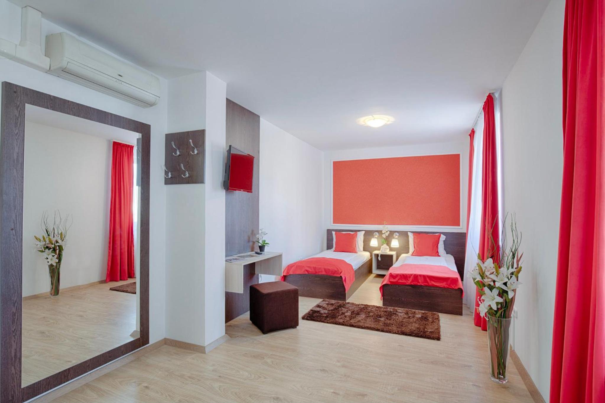 Small Double or Twin Room - Photo 16