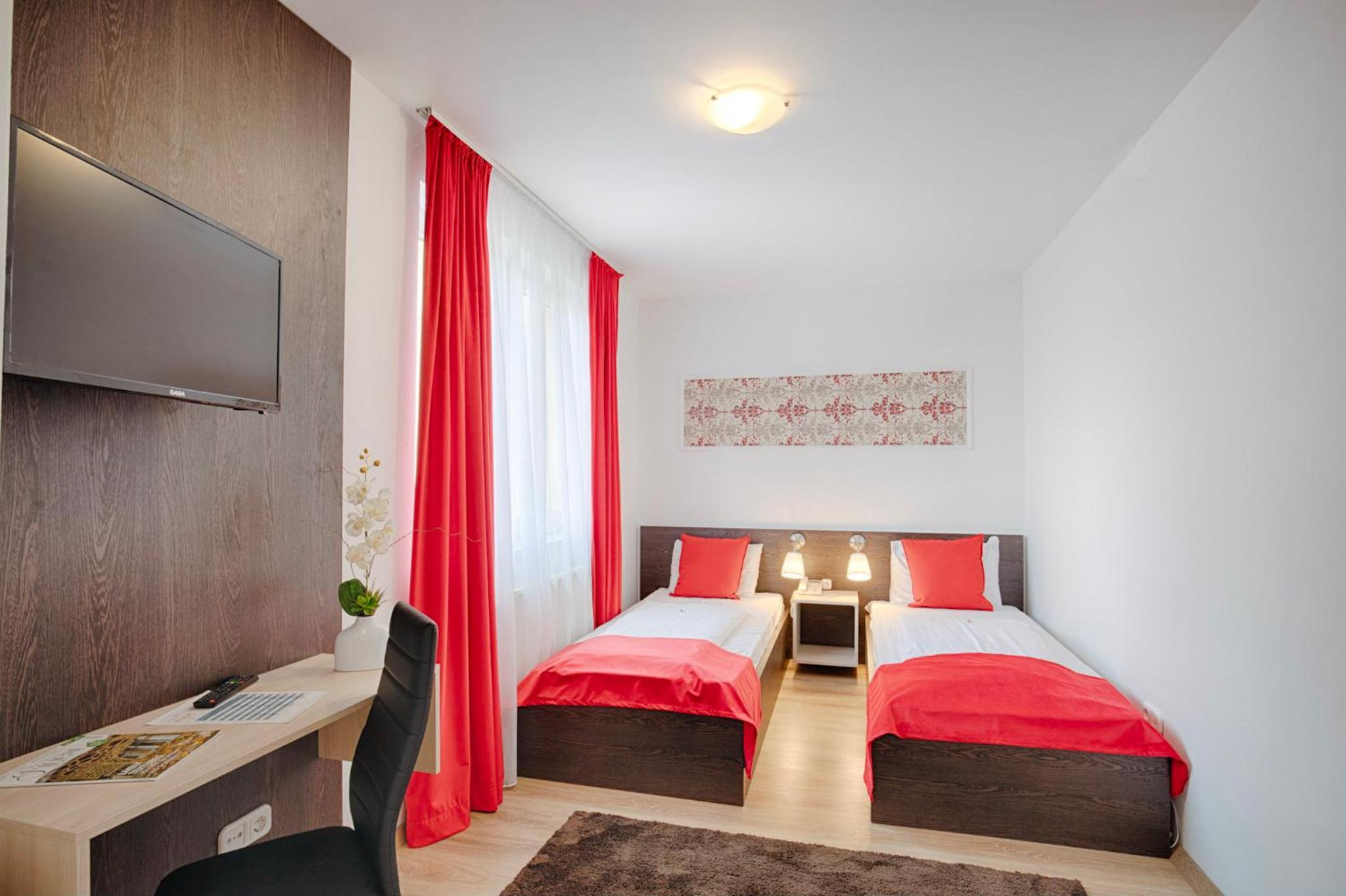 Small Double or Twin Room - Photo 17