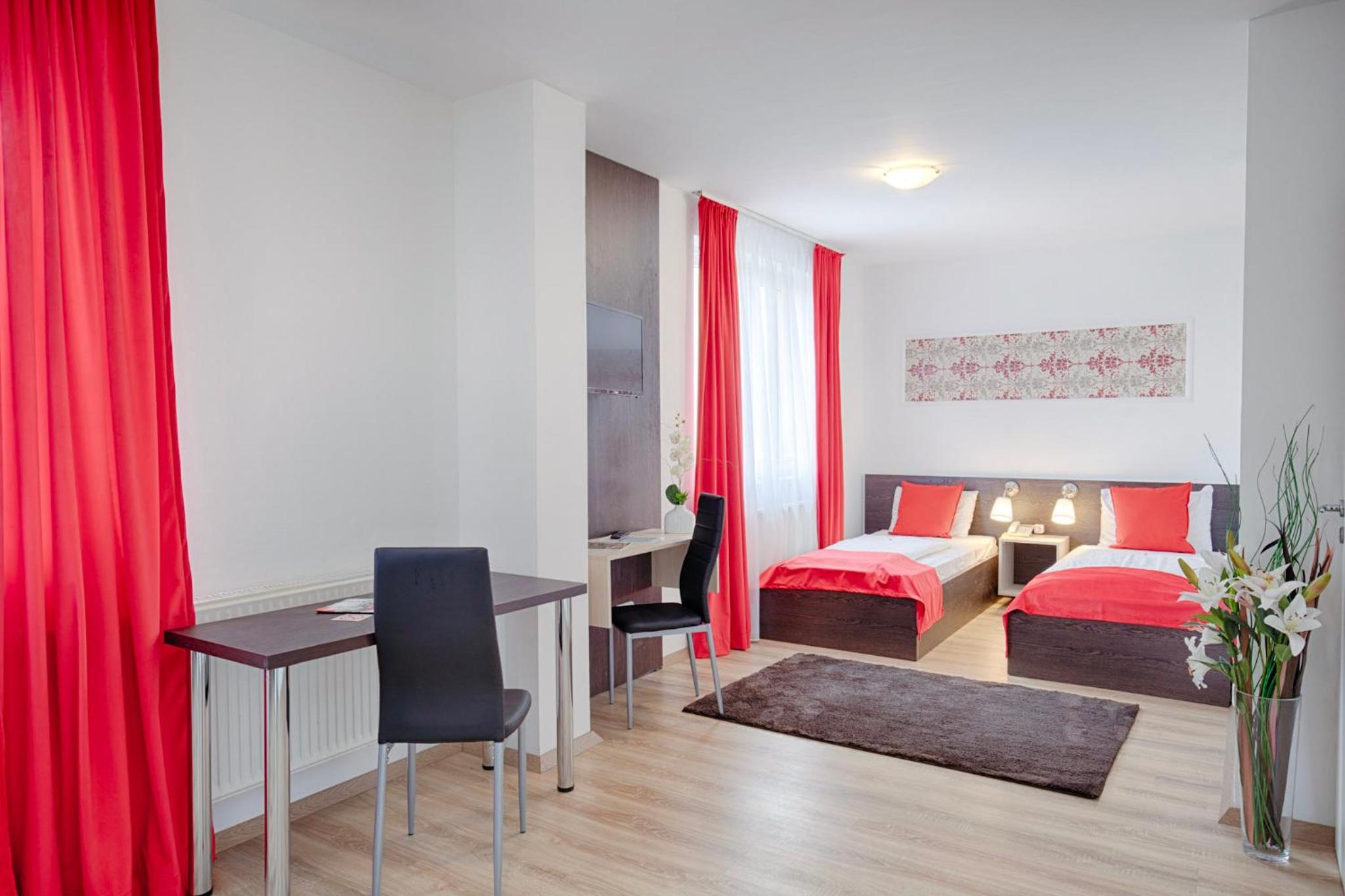 Small Double or Twin Room - Photo 13