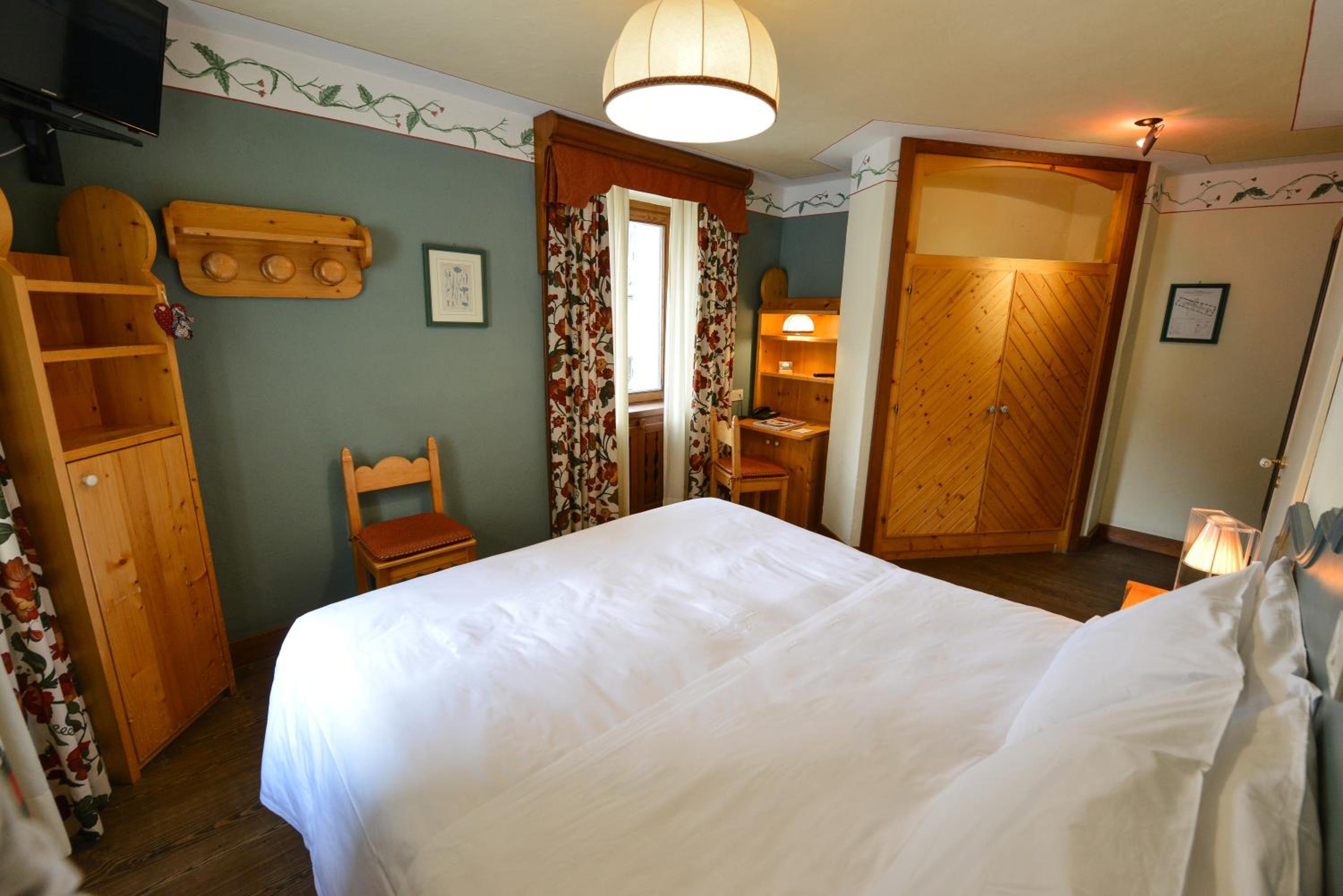 Double Room with Balcony - Photo 3