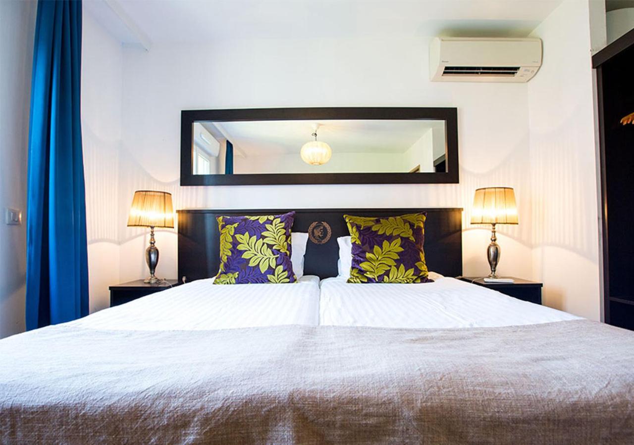 Large Superior Room with Balcony - Photo 4