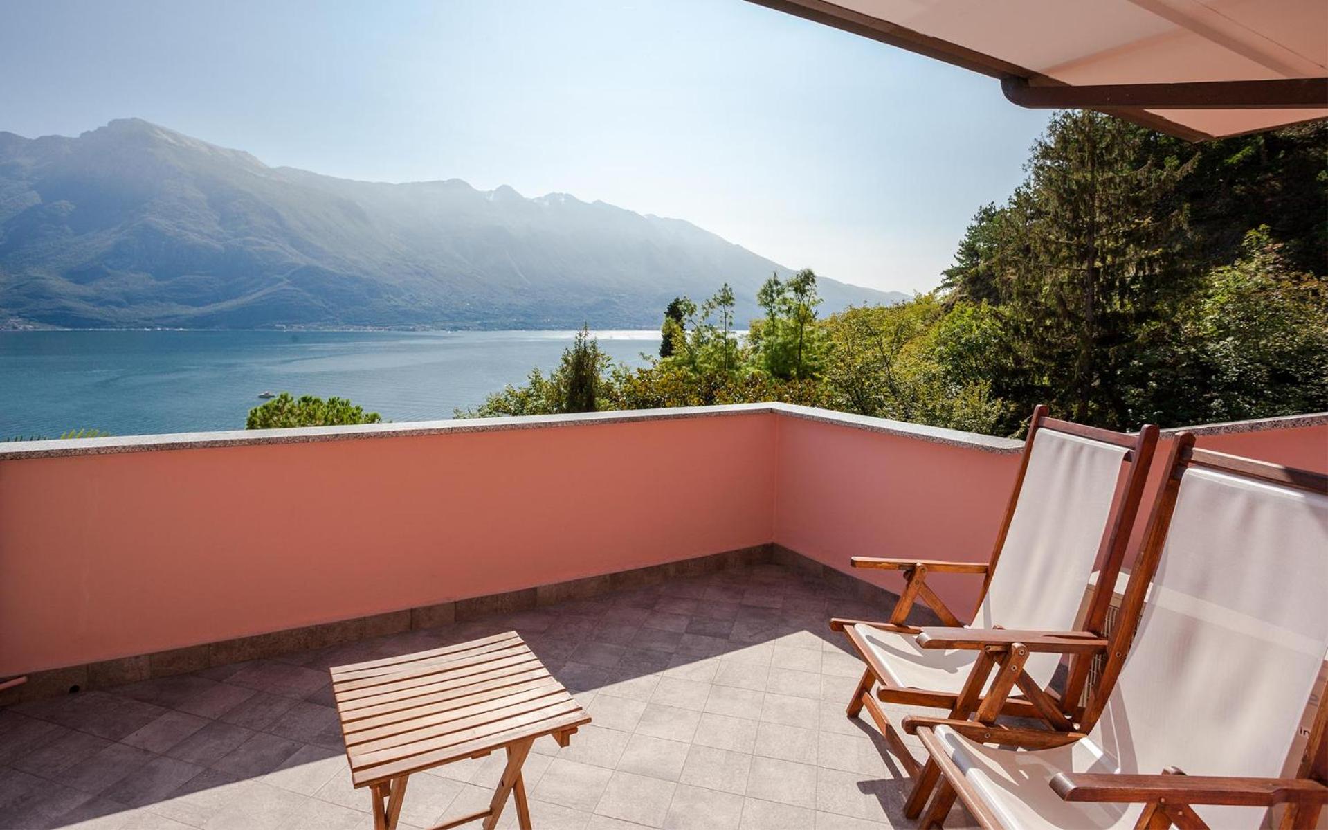 Premium Room with Lake View photo 2