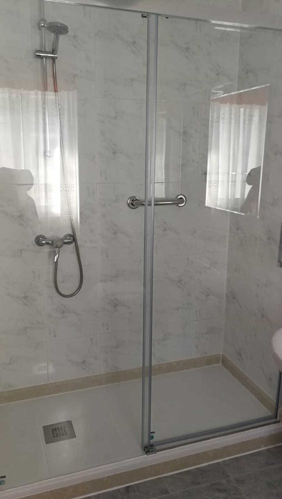 Twin Room with Private Bathroom photo 2