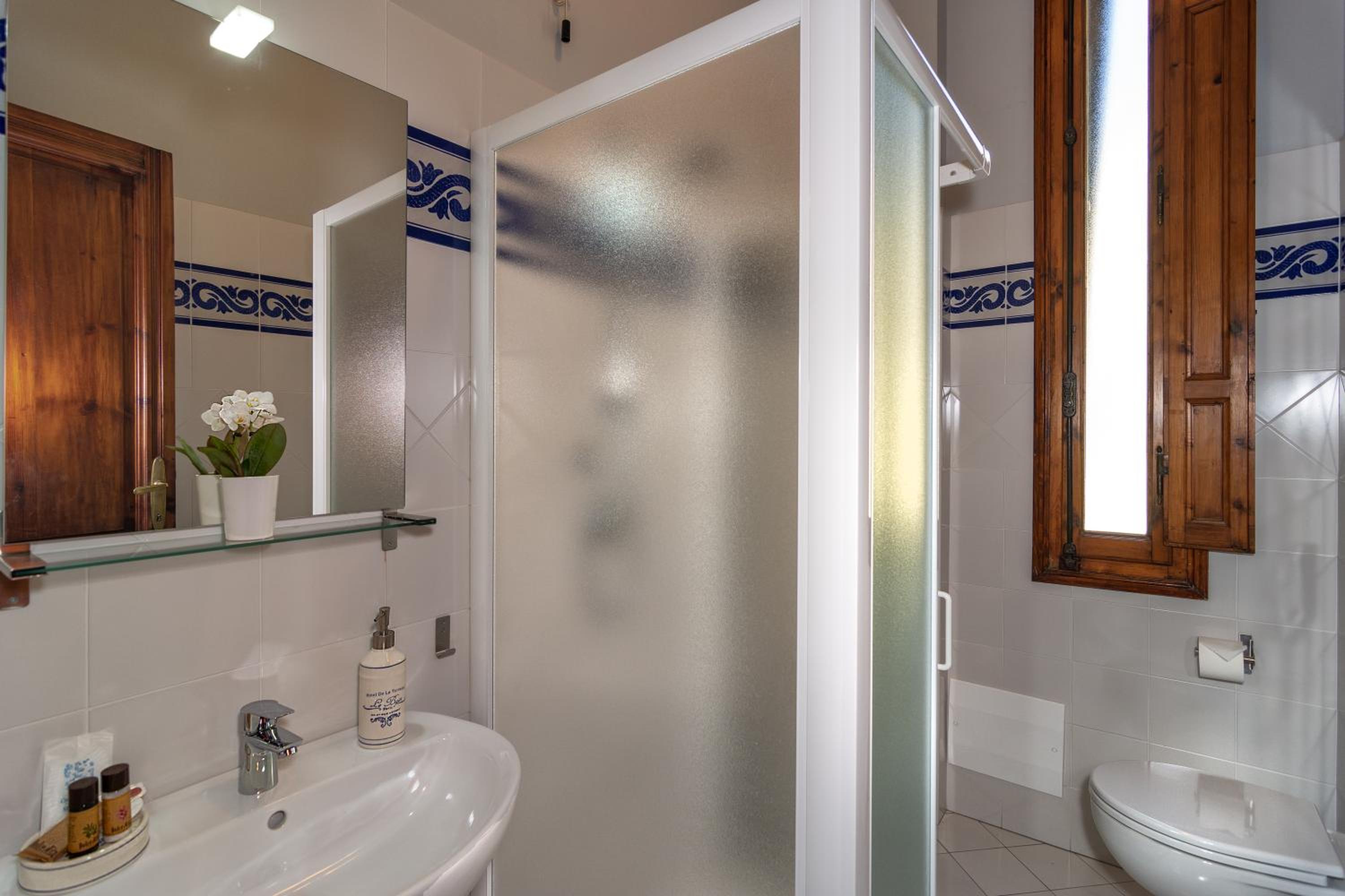 Family Suite - Photo 11