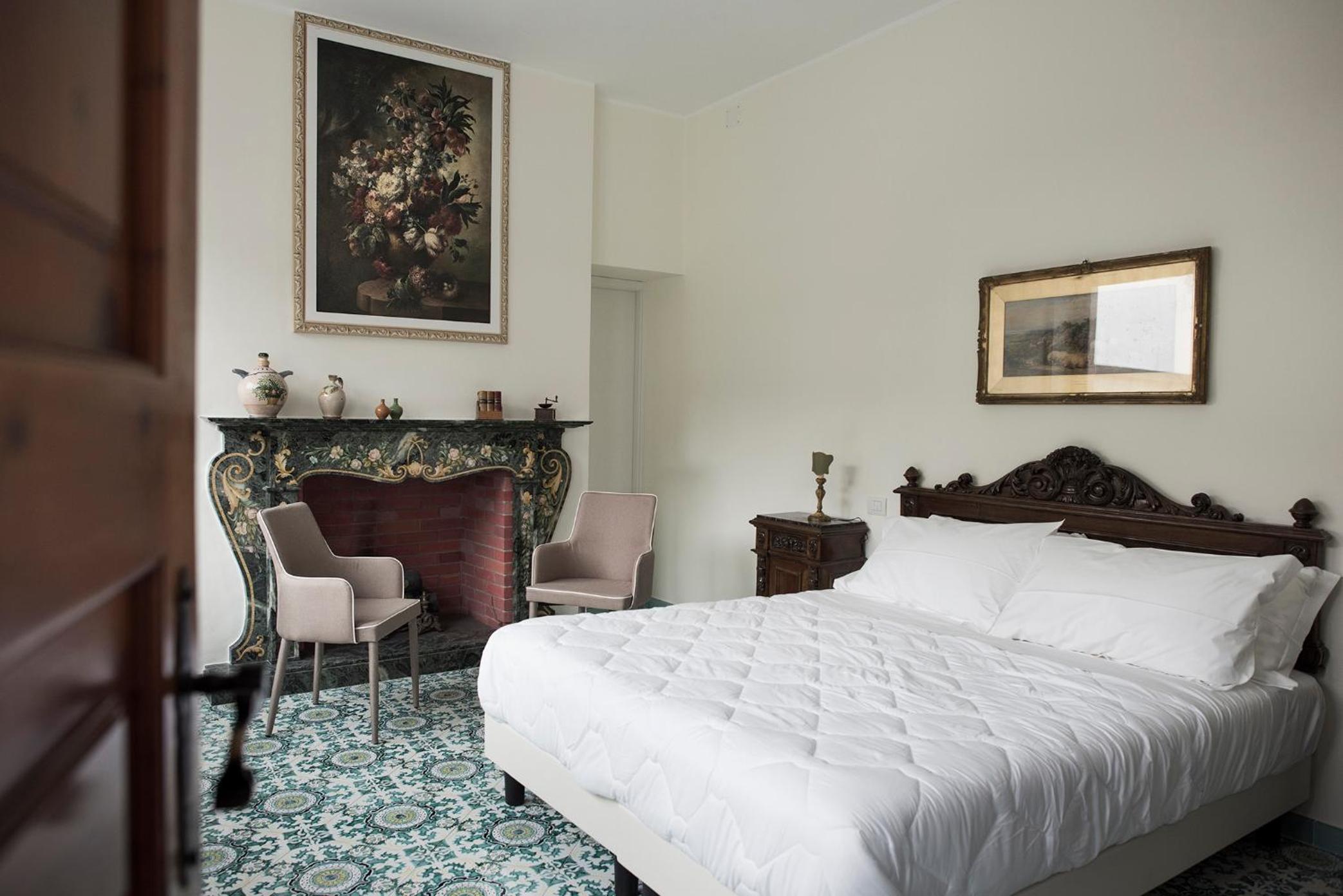 Deluxe Double Room with Shower - Photo 6