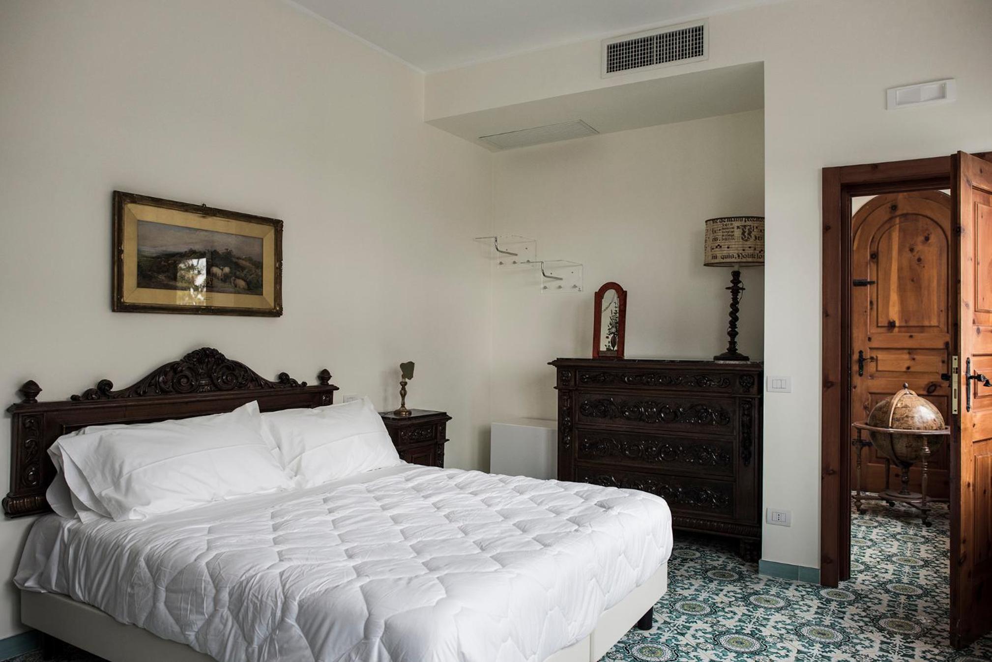 Deluxe Double Room with Shower - Photo 1