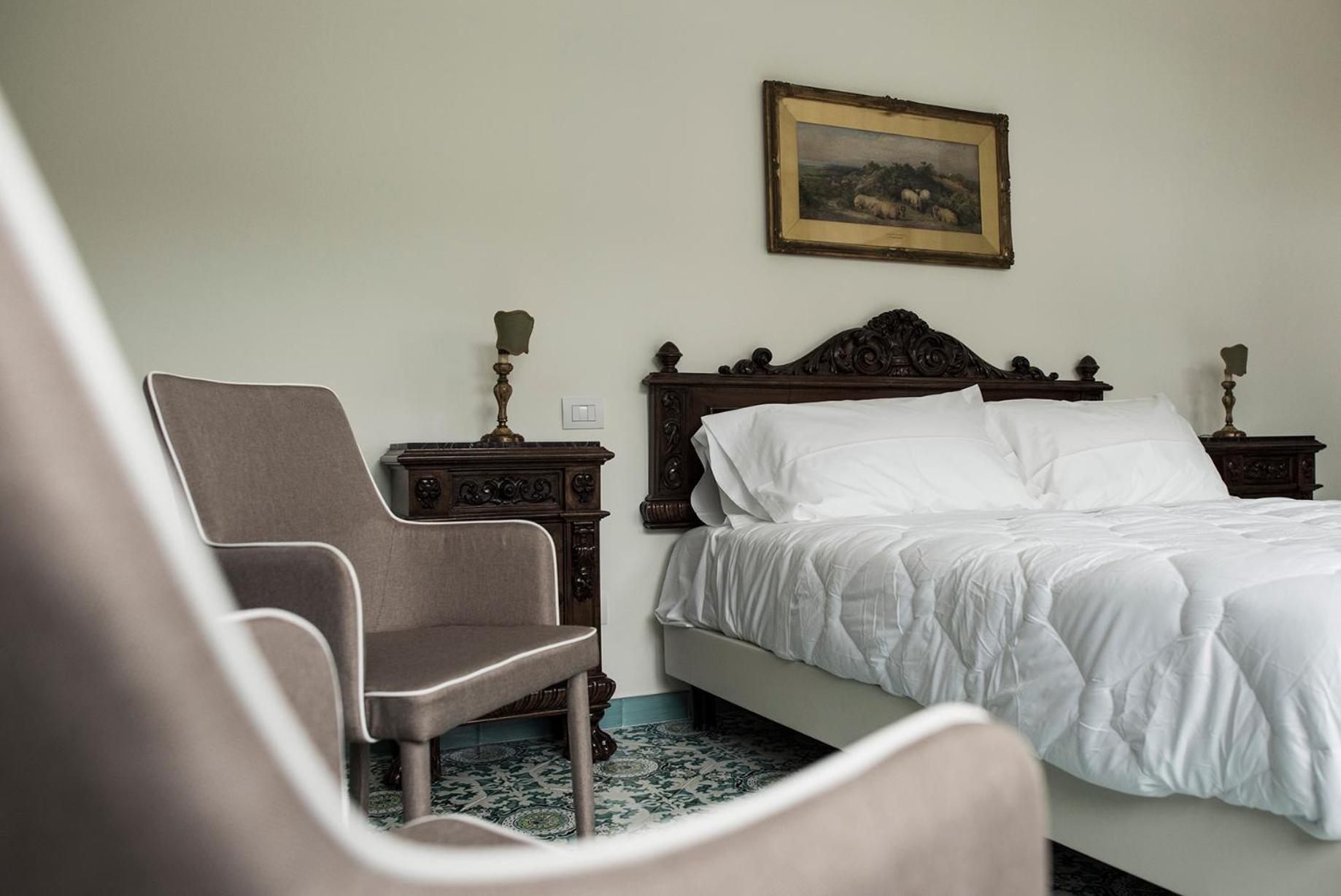 Deluxe Double Room with Shower - Photo 7
