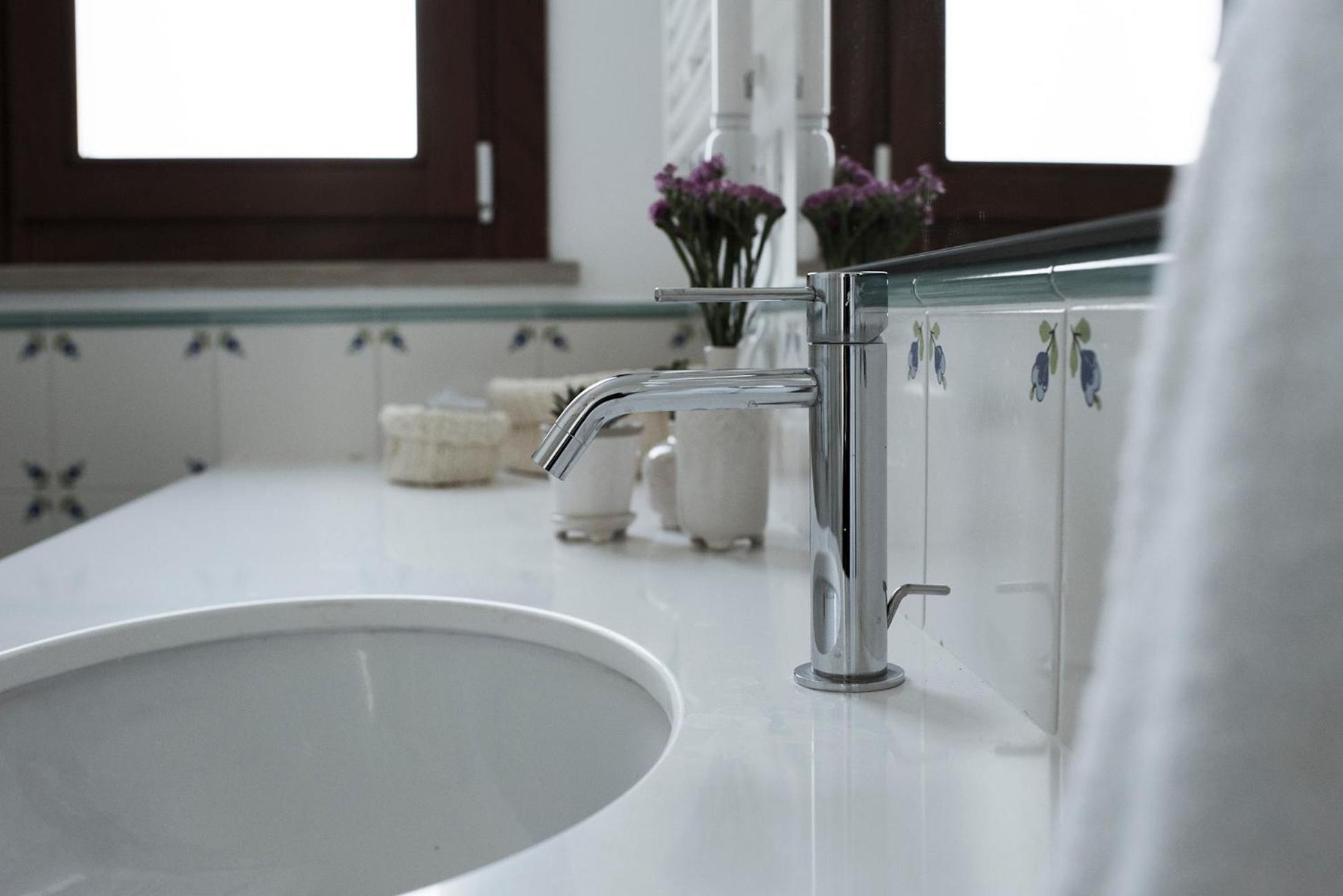 Deluxe Double Room with Shower - Photo 4
