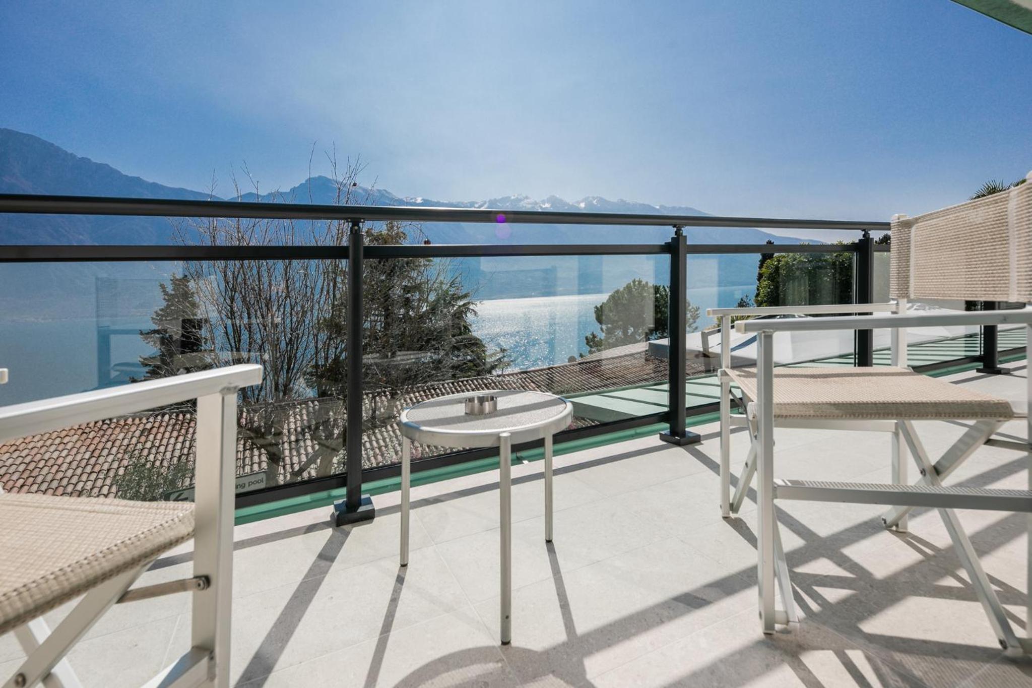 Luxury Double or Twin Room with Lake View photo 3