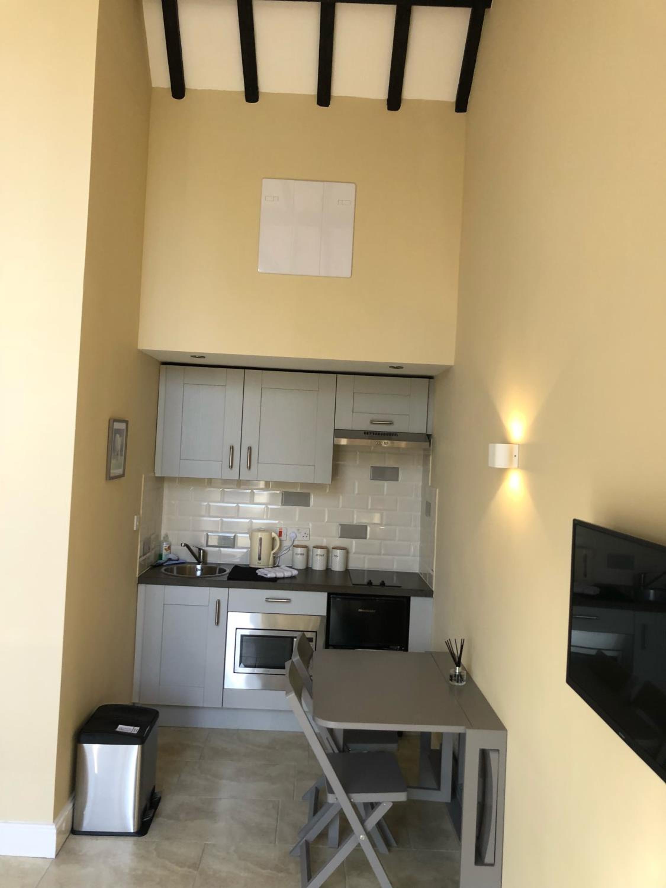 Studio Apartment - Photo 2